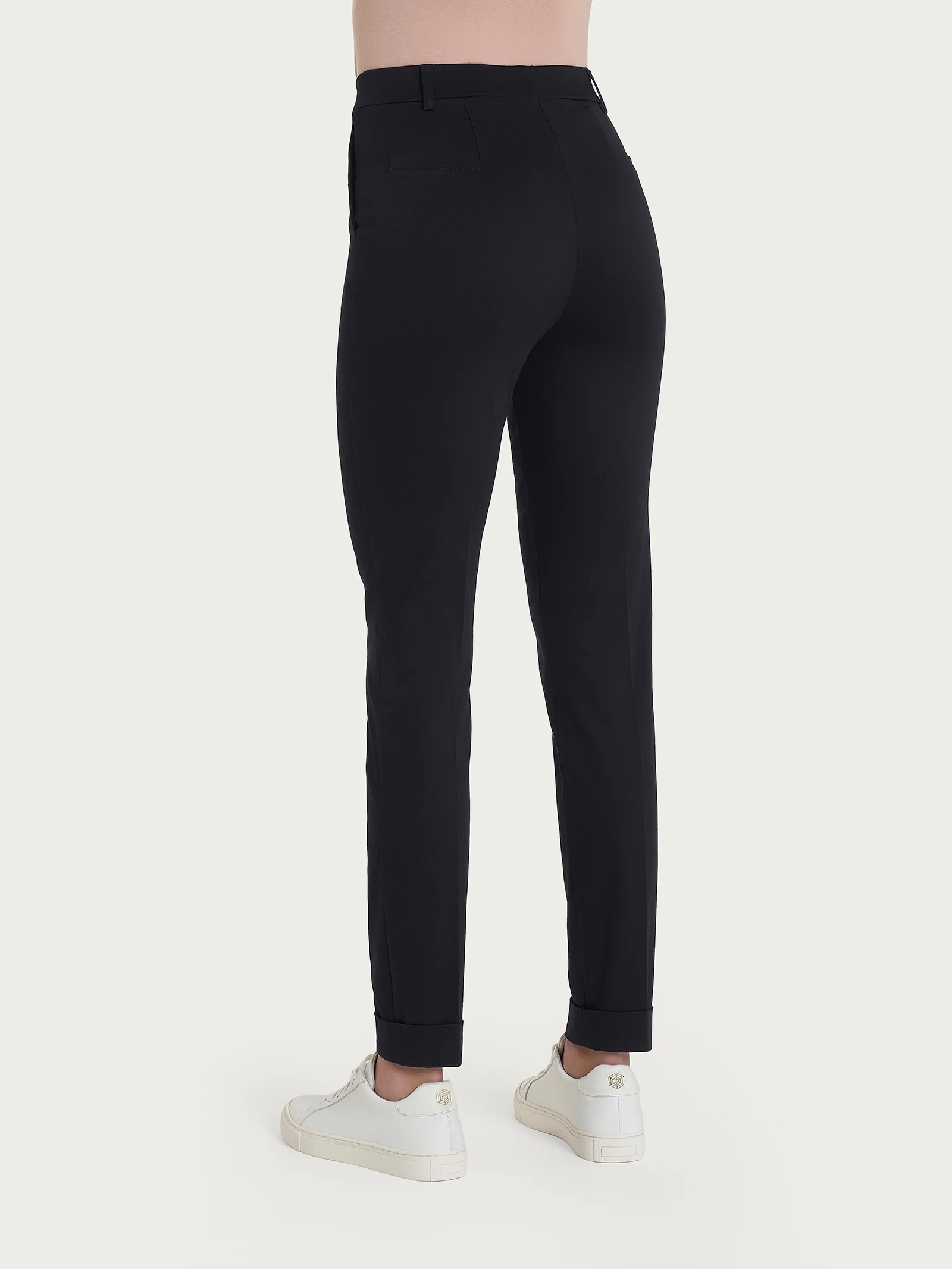 Pantalone chino slim con tasche in Satin Power - Nero - Image 2
