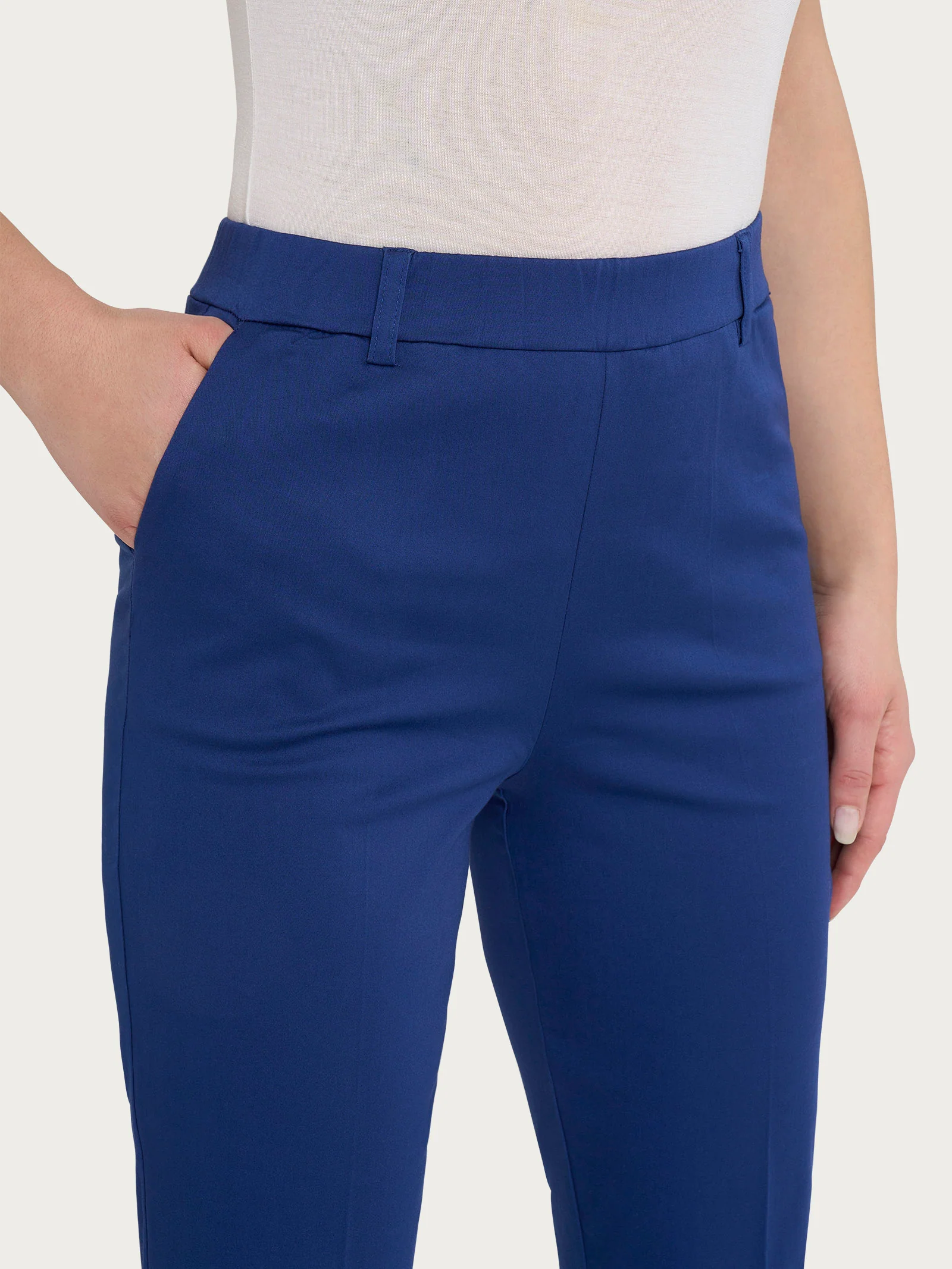 Pantalone chino slim con tasche in Satin Power - Blueberry - Image 3