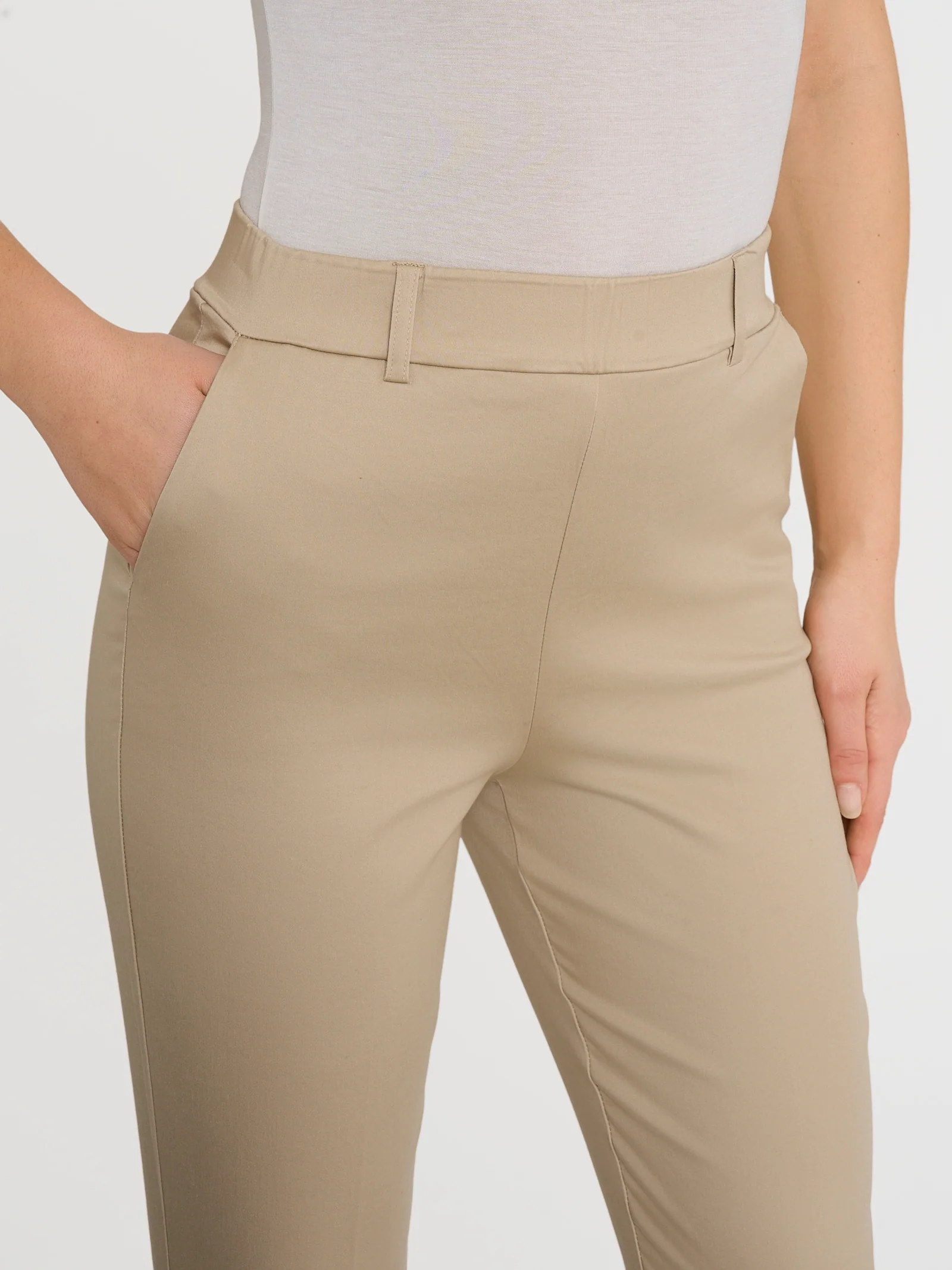 Pantalone chino slim con tasche in Satin Power - Irish Cream - Image 5