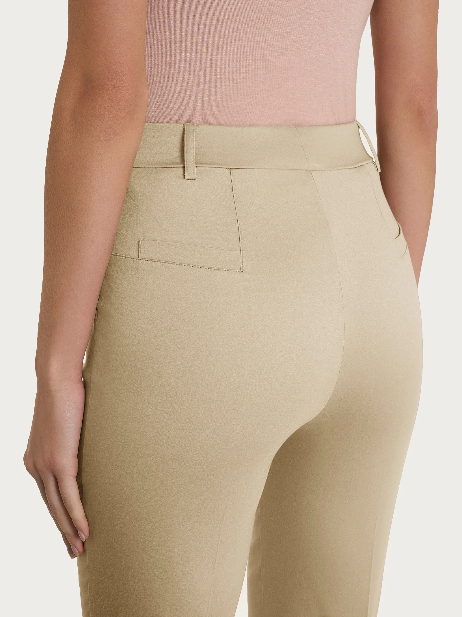 Pantalone chino slim con tasche in Satin Power - Irish Cream - Image 6