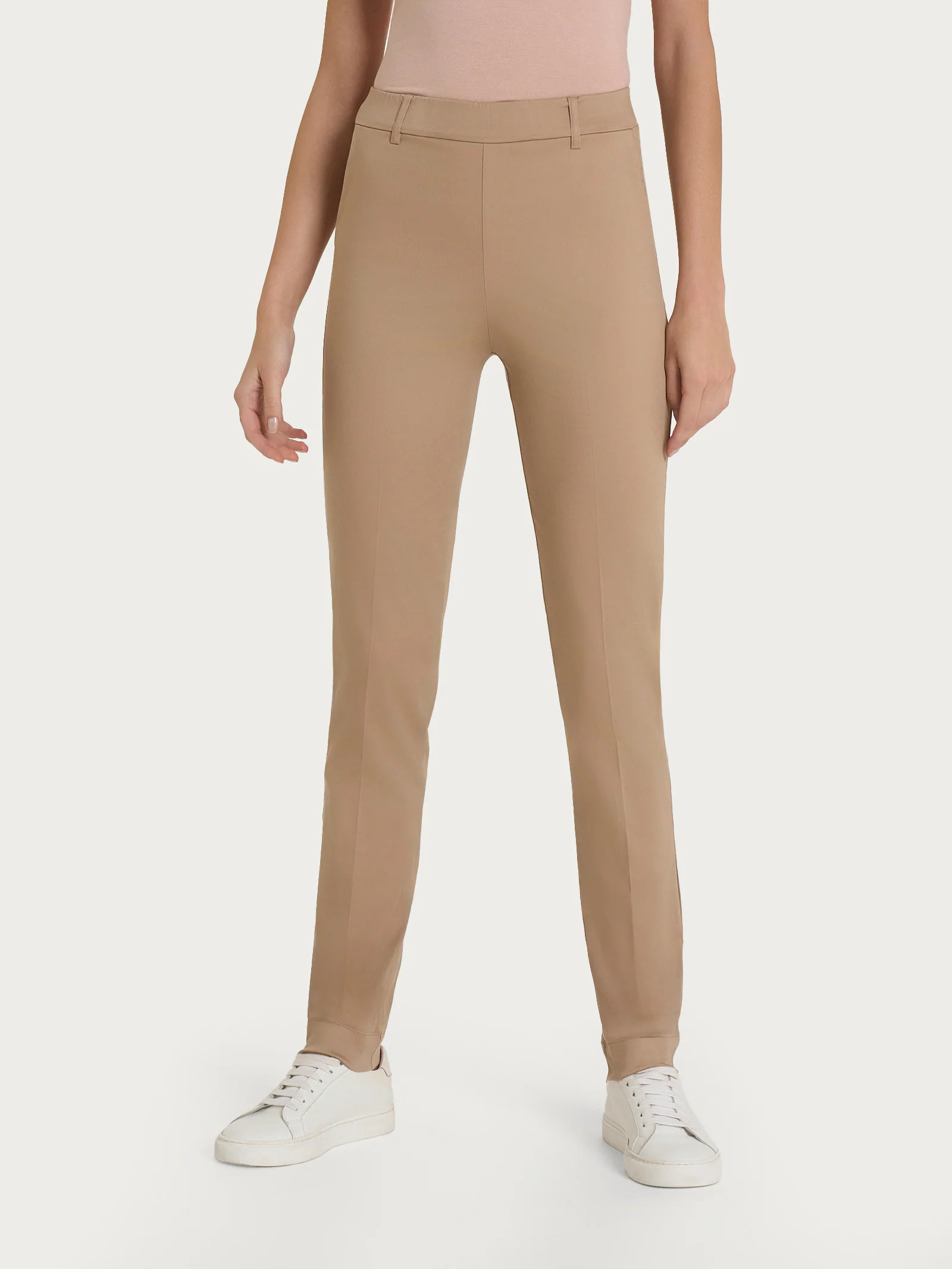 Pantalone chino slim con tasche in Satin Power - Warm Taupe - Image 2
