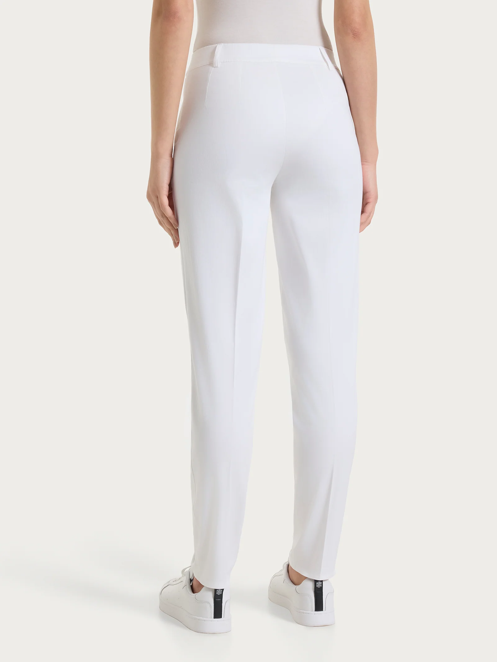 Pantalone chino slim con tasche in Satin Power - Bianco - Image 3