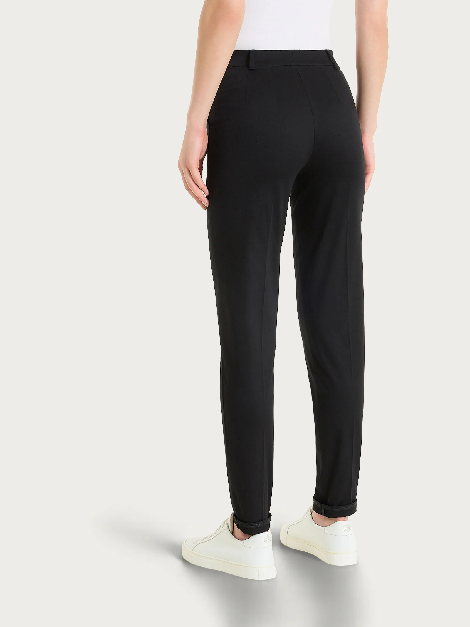 Pantalone chino slim con tasche in Satin Power - Nero - Image 4