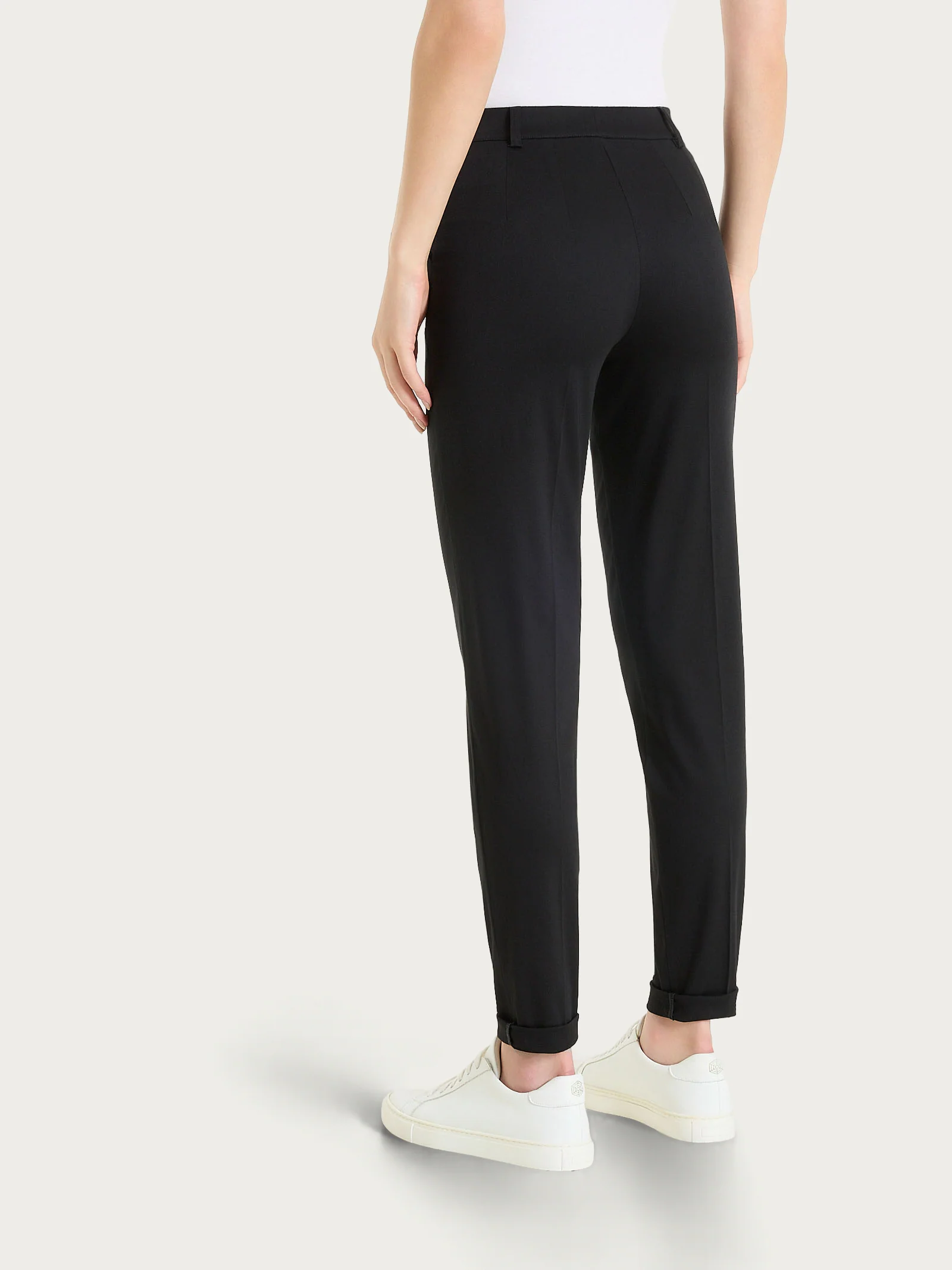 Pantalone chino slim con tasche in Satin Power - Nero - Image 5