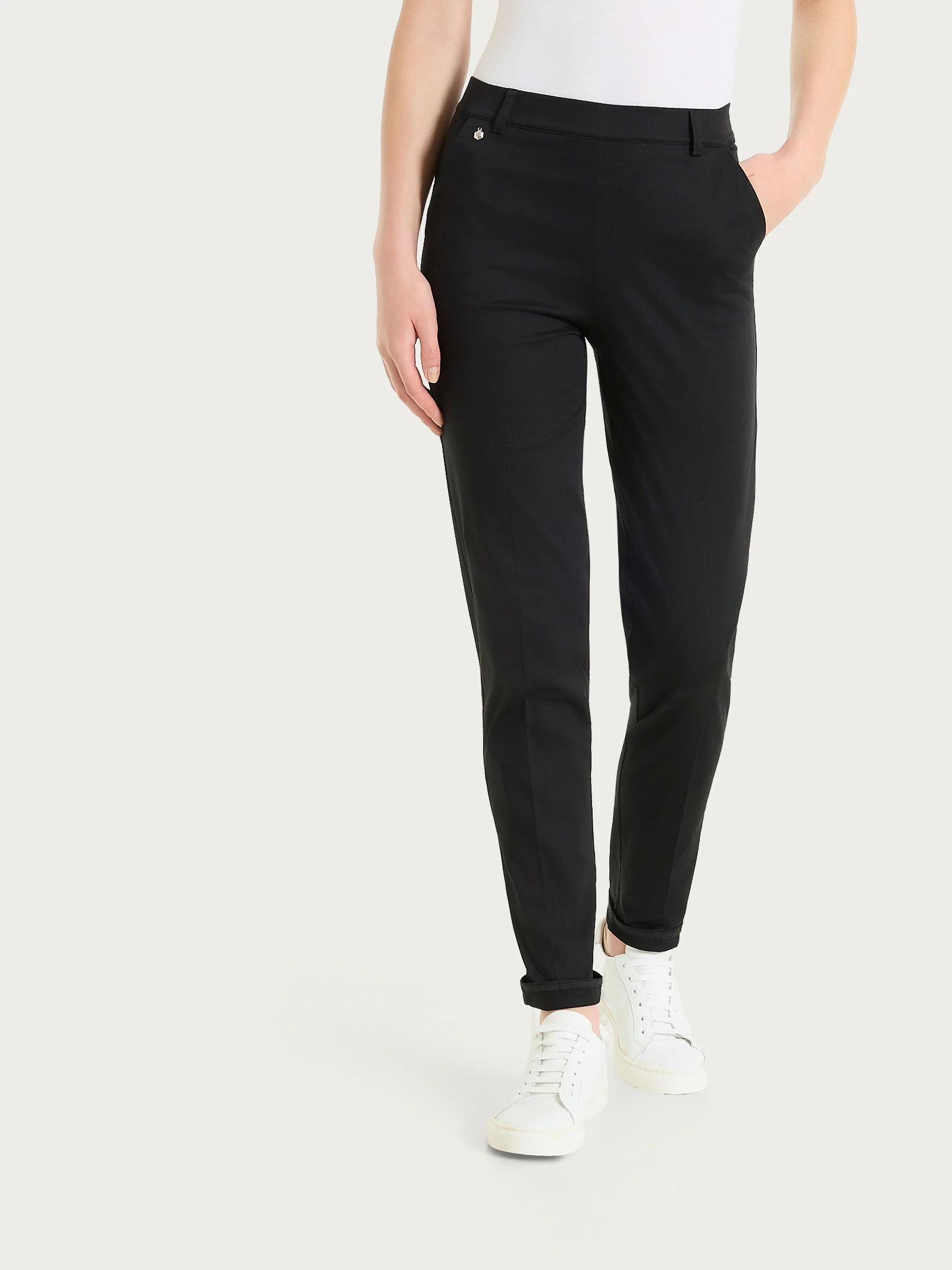 Pantalone chino slim con tasche in Satin Power - Nero - Image 7