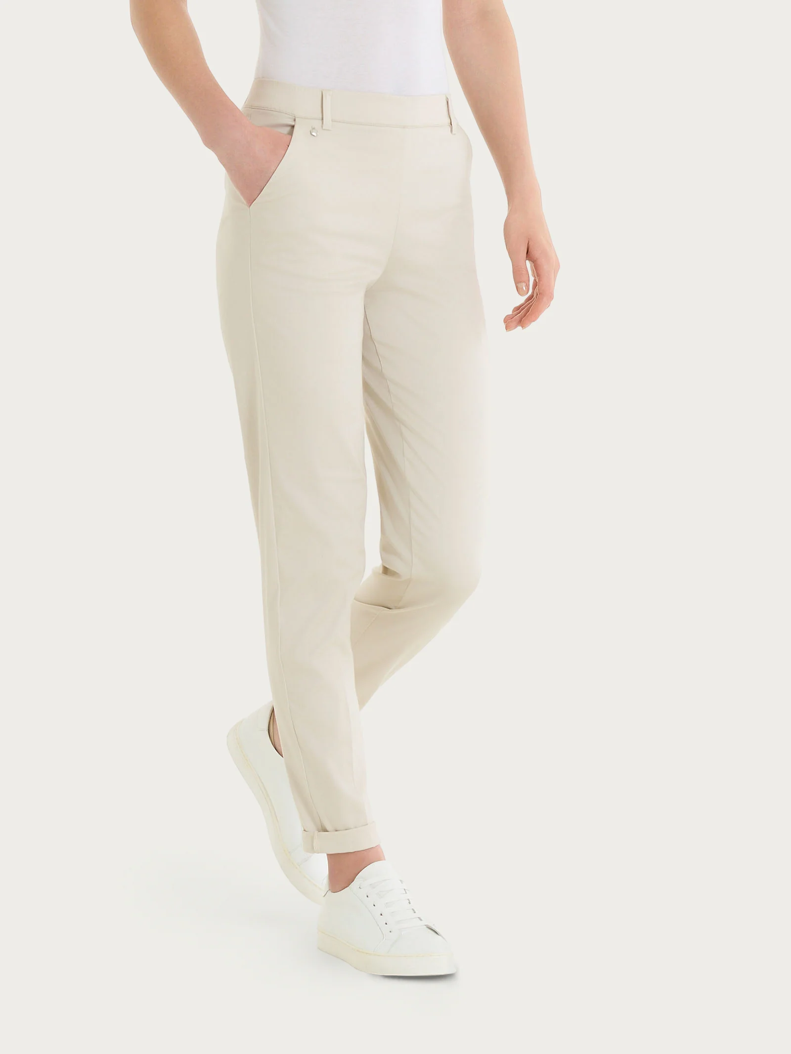 Pantalone chino slim con tasche in Satin Power - Champignon - Image 3