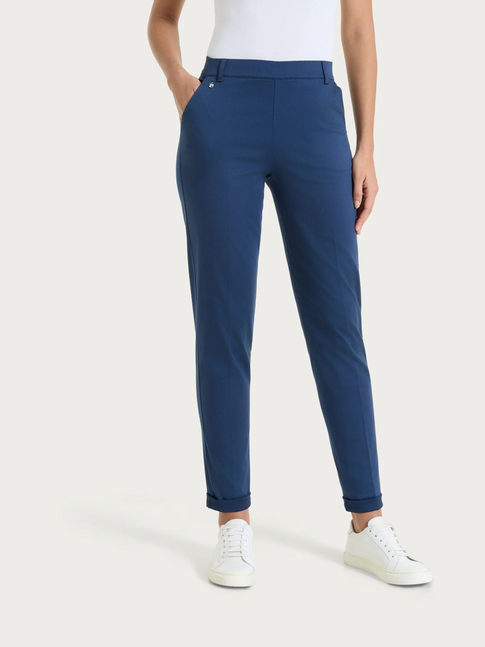 Pantalone chino slim con tasche in Satin Power - Oceana - Image 4