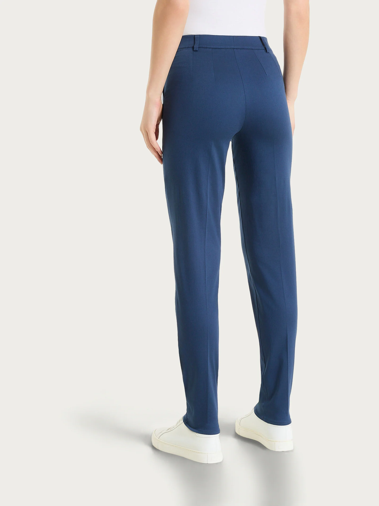 Pantalone chino slim con tasche in Satin Power - Oceana - Image 5