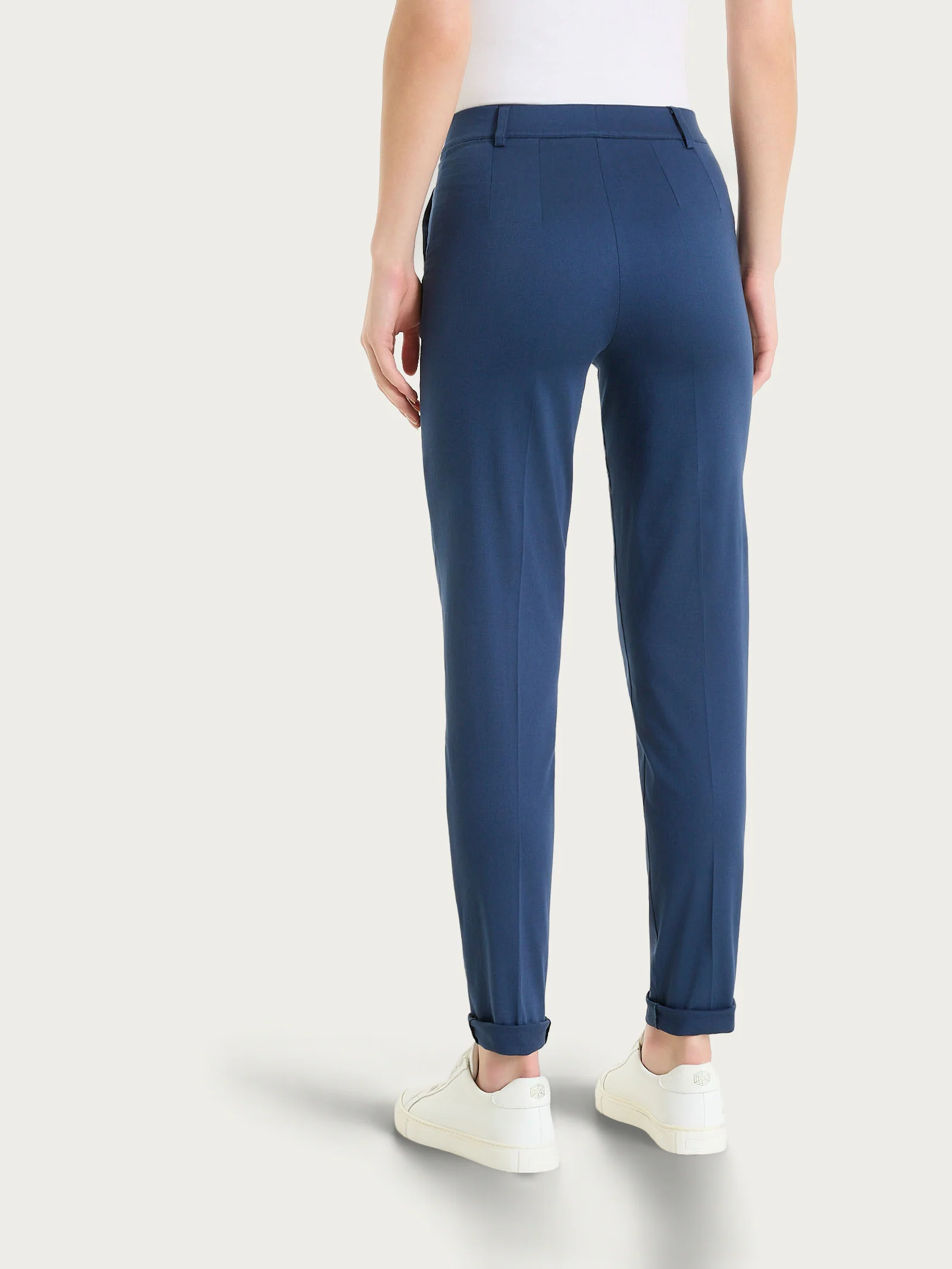 Pantalone chino slim con tasche in Satin Power - Oceana - Image 6