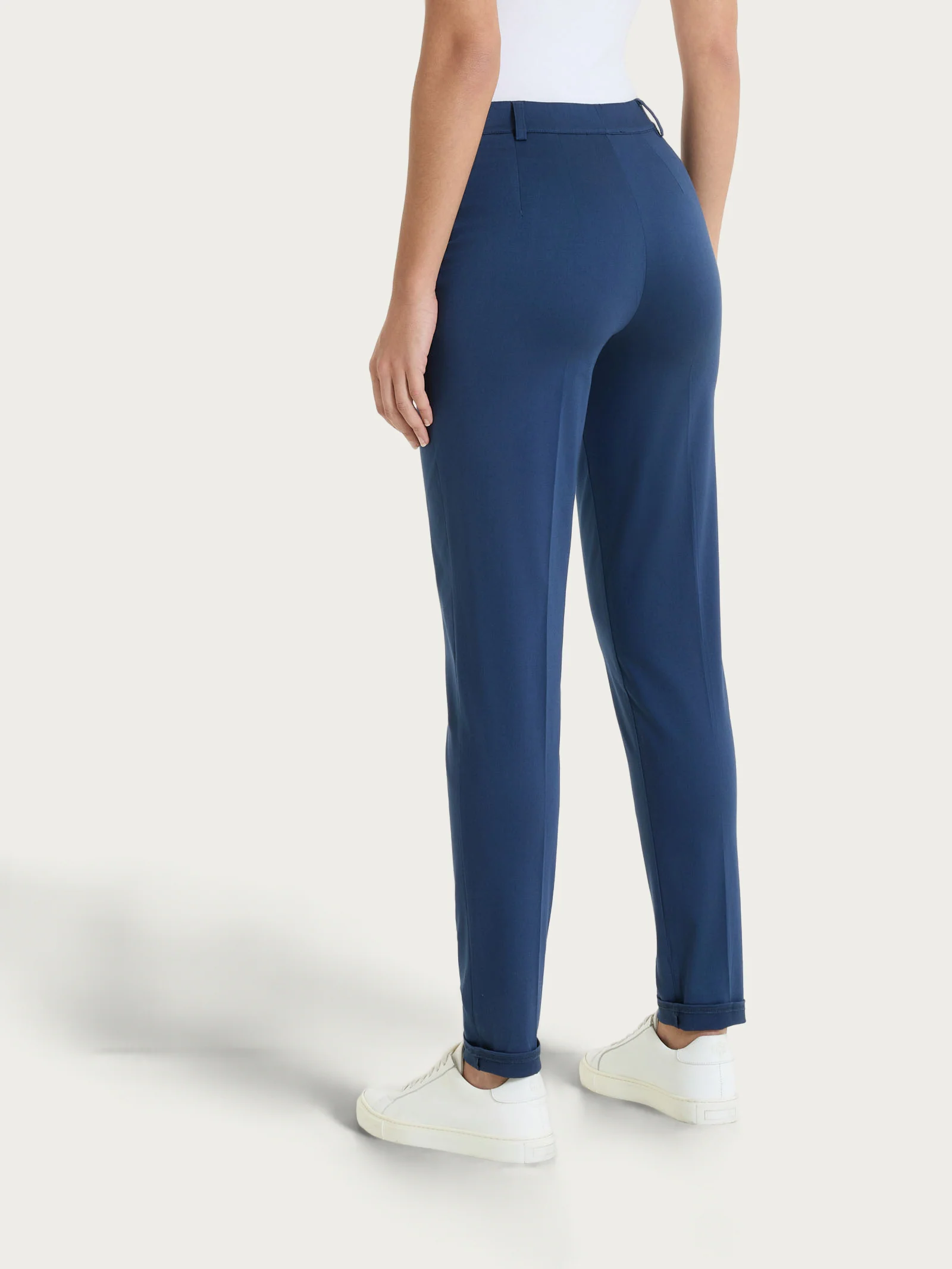 Pantalone chino slim con tasche in Satin Power - Oceana - Image 8