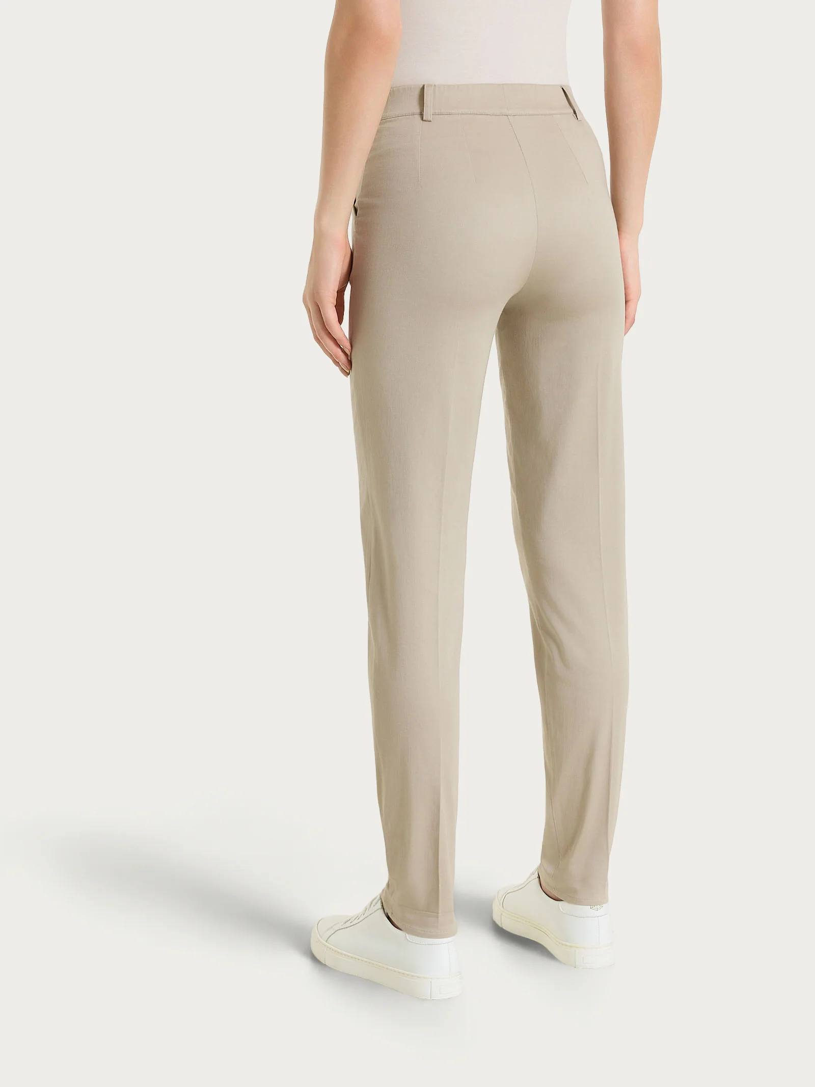 Pantalone chino slim con tasche in Satin Power - Crockery - Image 3