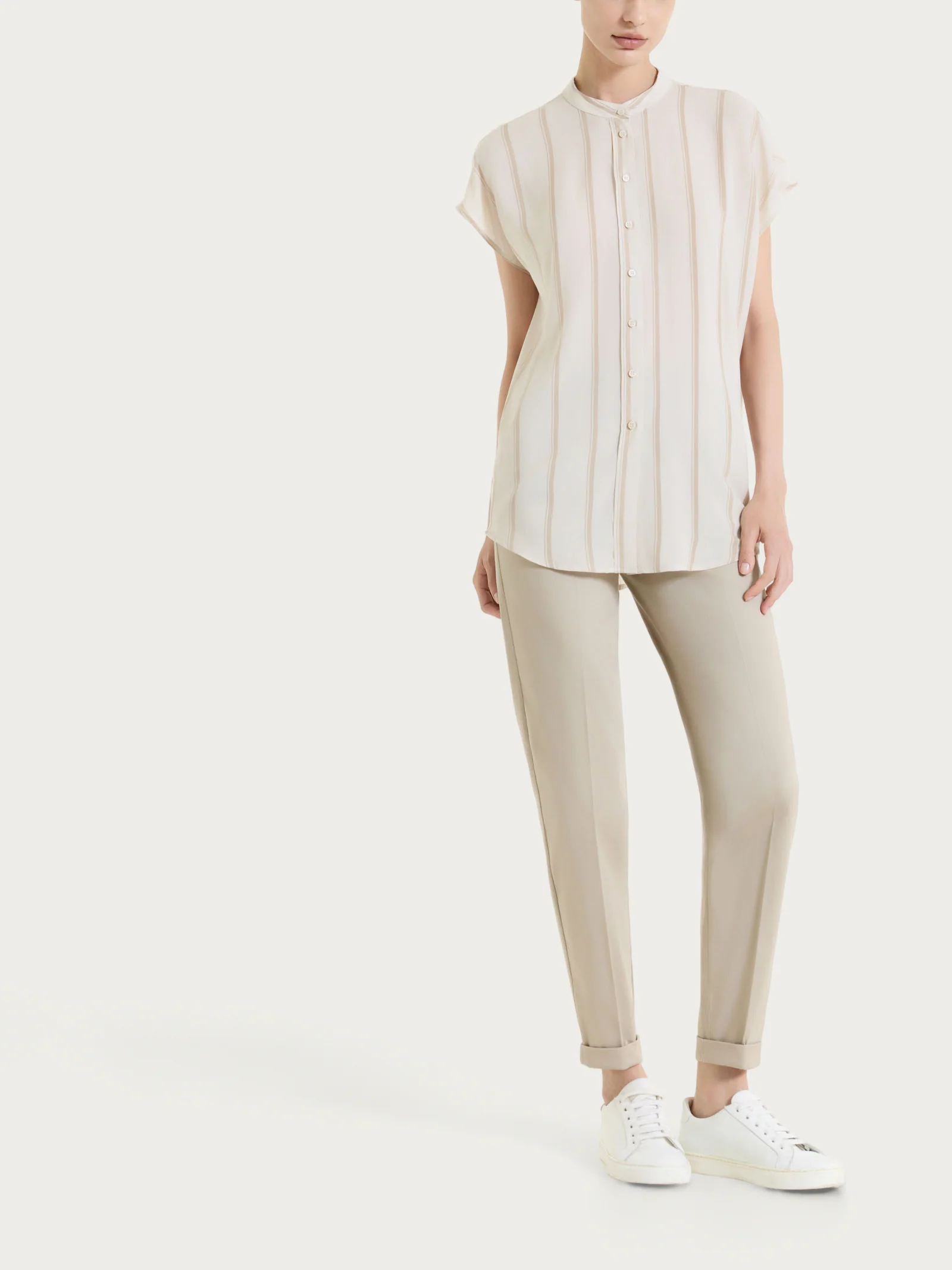 Pantalone chino slim con tasche in Satin Power - Crockery - Image 9