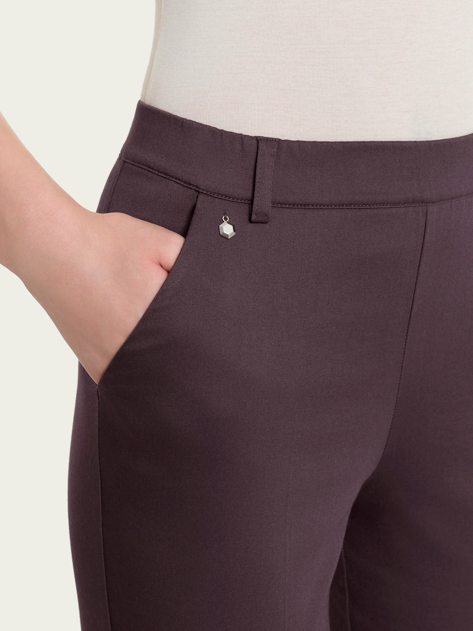 Pantalone chino slim con tasche in Satin Power - Raisin - Image 5