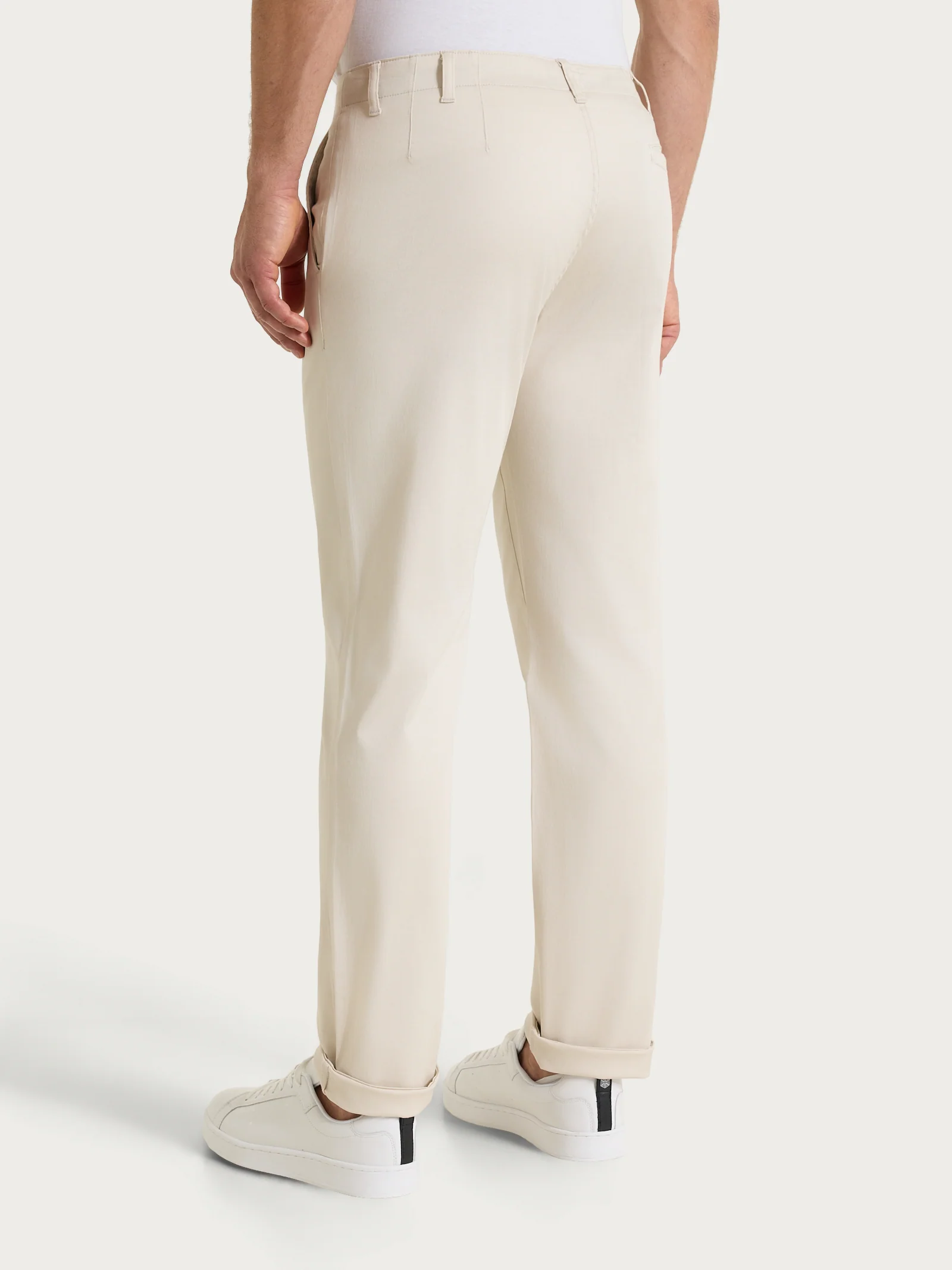 Pantalone con tasche america in Satin Power  - Champignon - Image 2