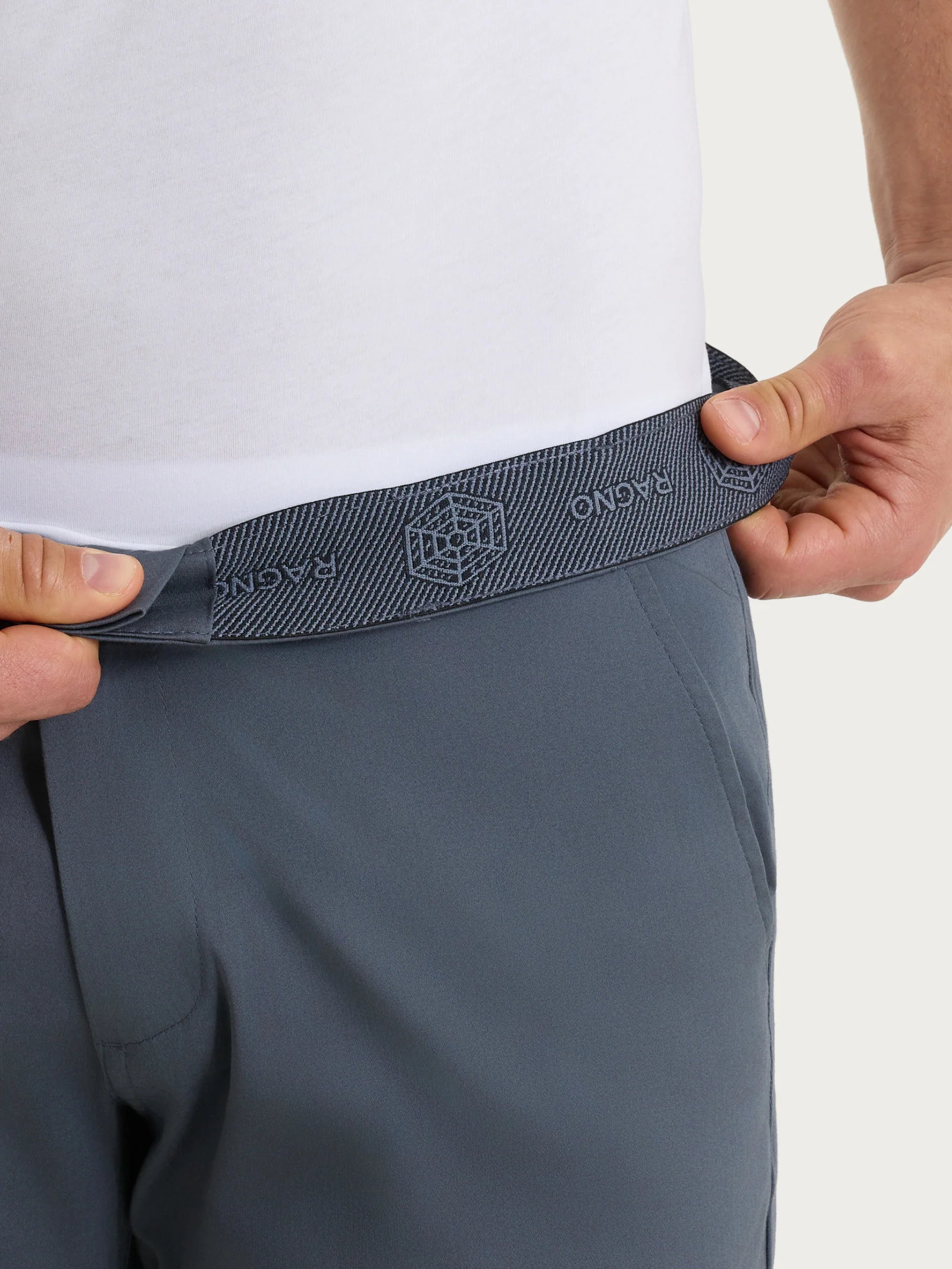 Pantalone con tasche america in Satin Power  - Turbulence - Image 4