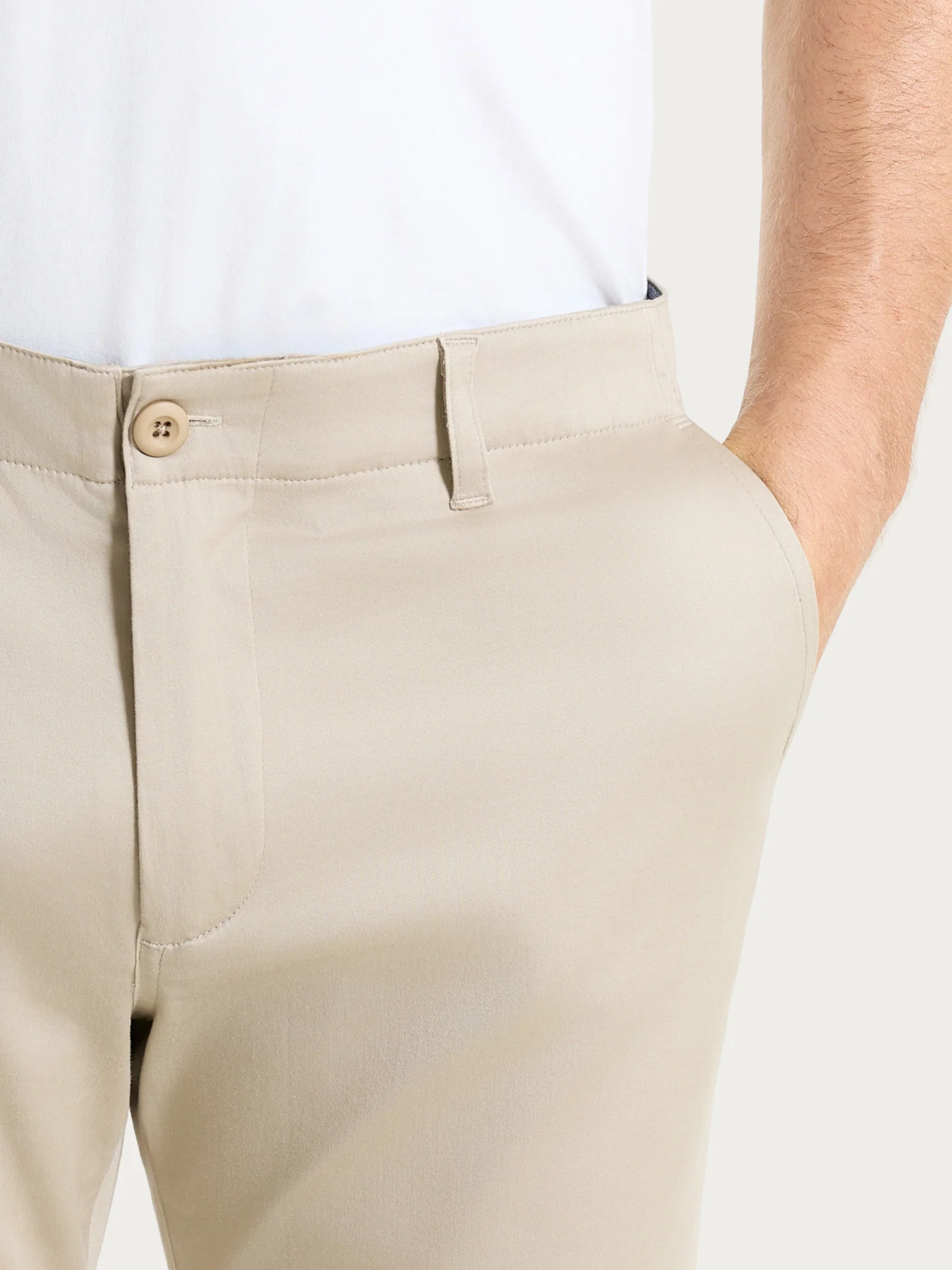 Pantalone con tasche america in Satin Power  - Crockery - Image 5
