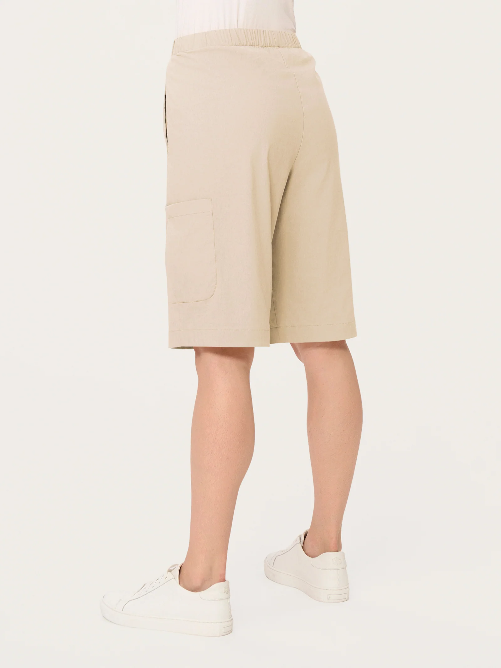 Pantalone corto Cargo in Super Fresh - Champignon - Image 2