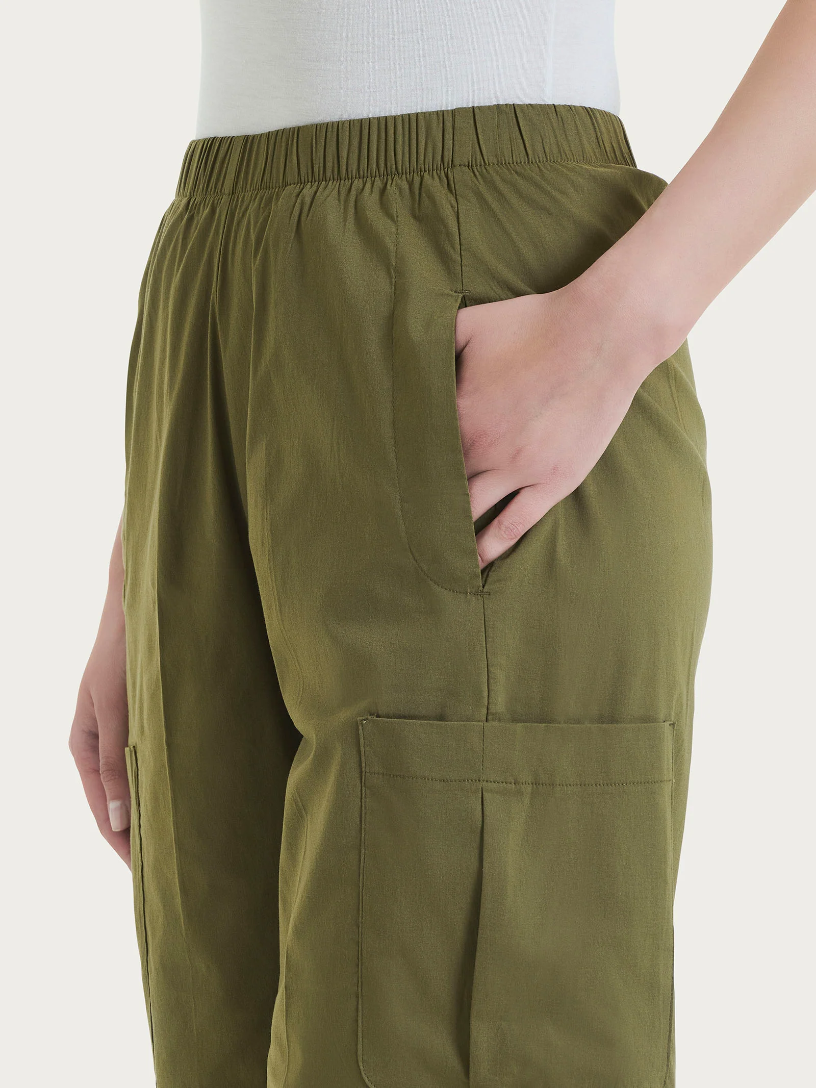 Pantalone corto Cargo in Super Fresh - Dark Olive - Image 3