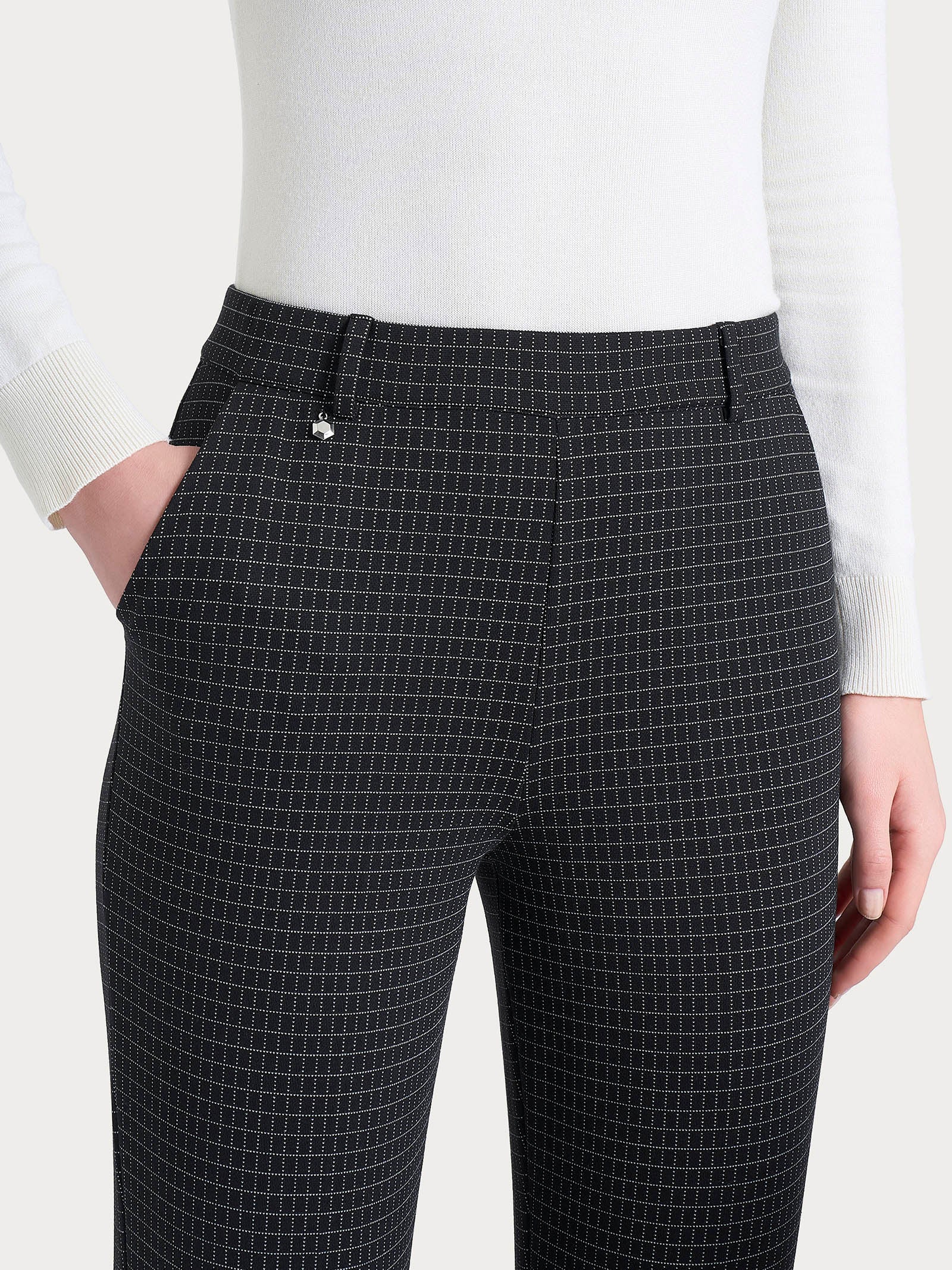 Pantalone dritto con tasche e fantasia check in Eco Jacquard  - Fant.Nero - Image 3