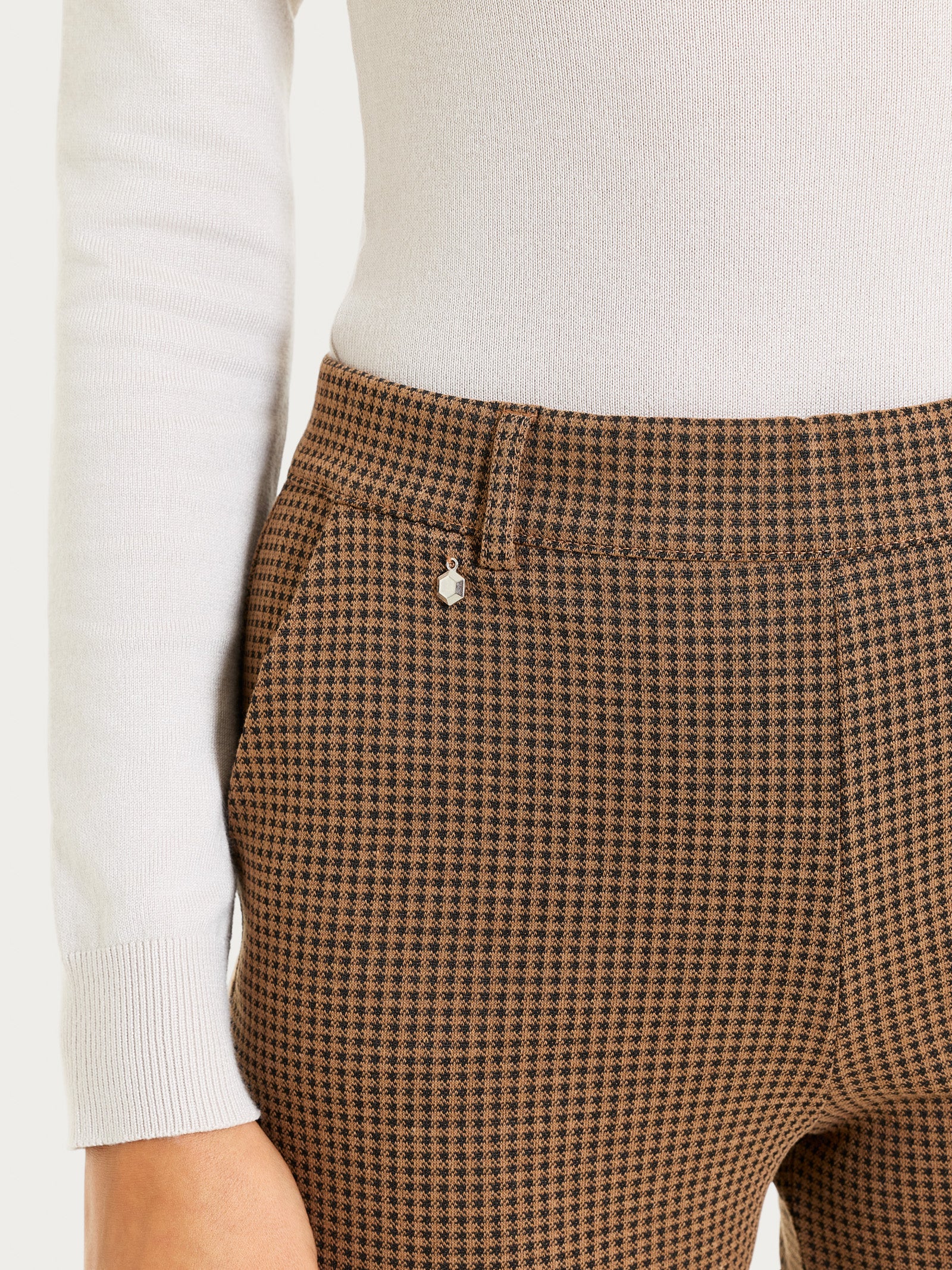 Pantalone dritto con tasche e micro check in Eco Jacquard  - Fant. Pine Bark - Image 3