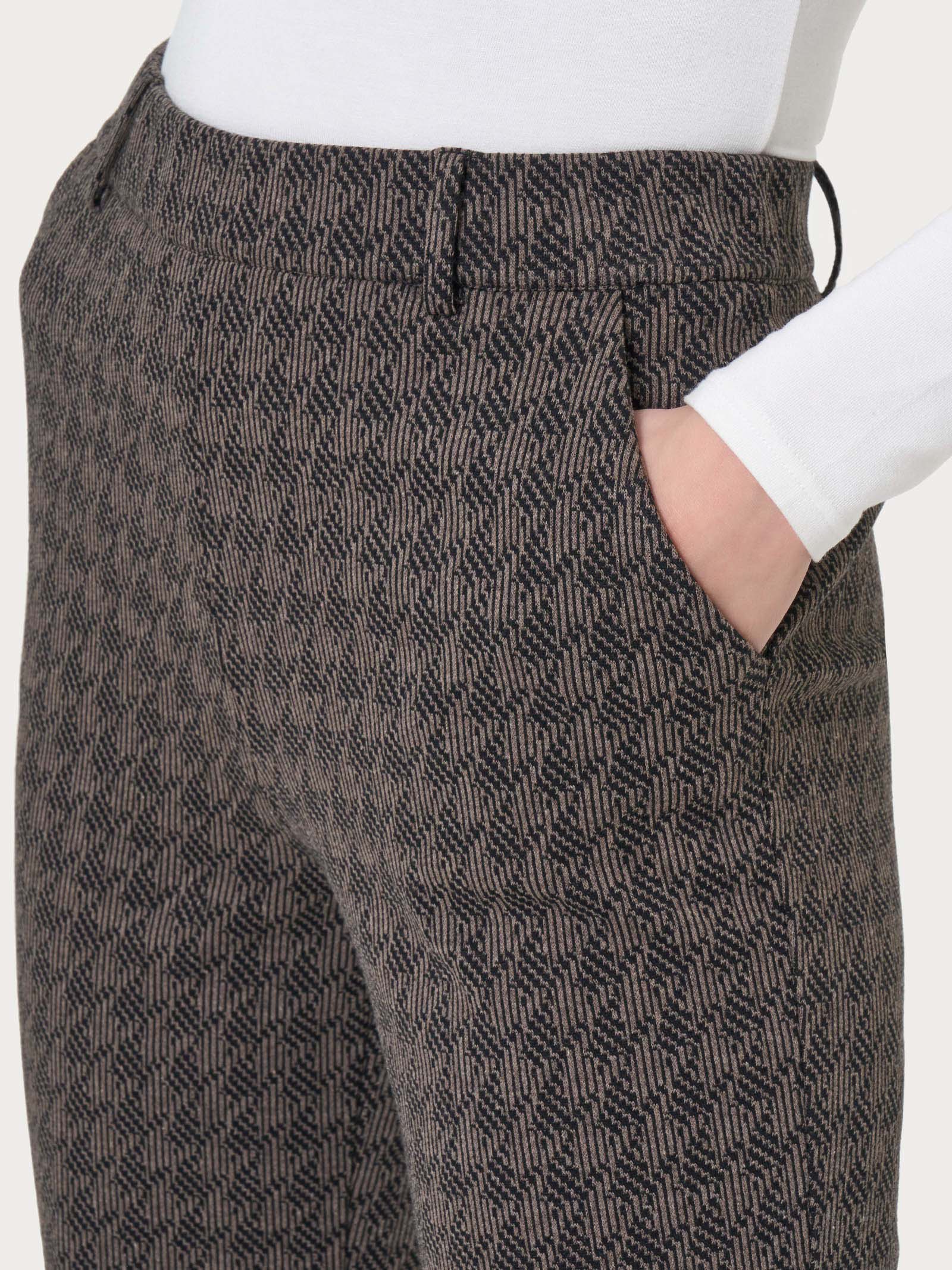 Pantalone dritto con tasche e pied de poule in Eco Jacquard - Fant. Pine Bark - Image 3