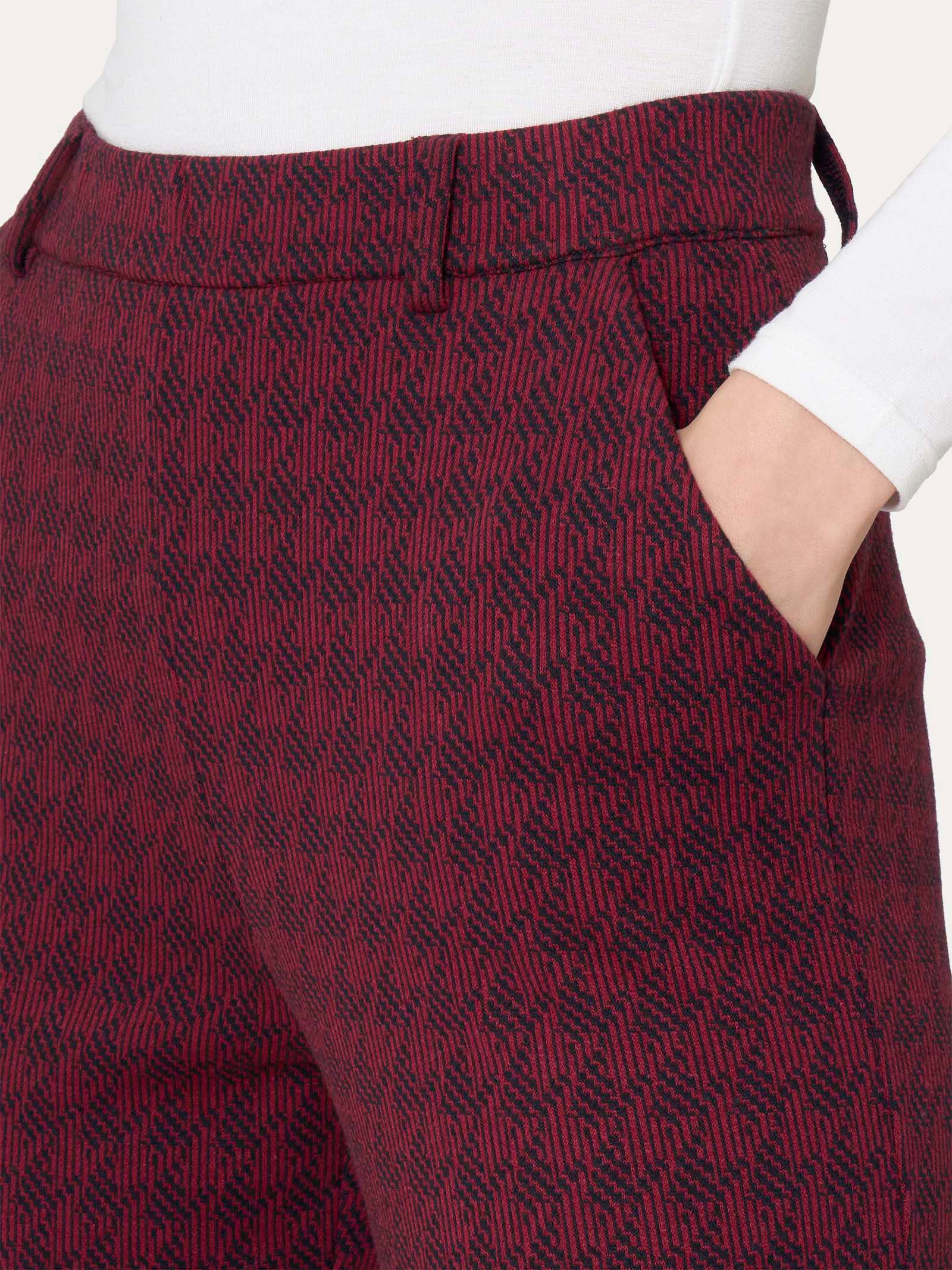 Pantalone dritto con tasche e pied de poule in Eco Jacquard - Fant. Tibetan Red - Image 3