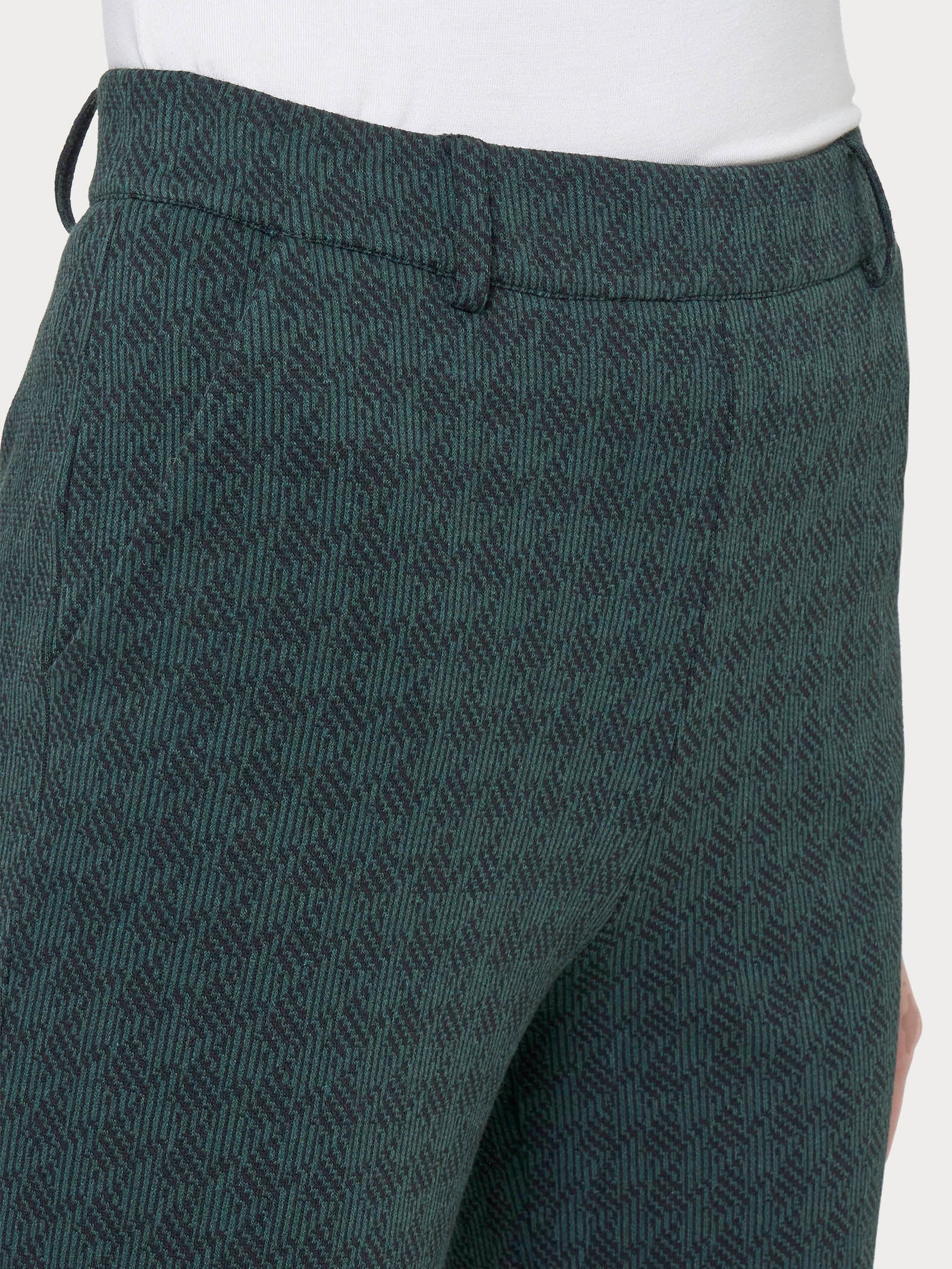 Pantalone dritto con tasche e pied de poule in Eco Jacquard - Fant. Rain Forest - Image 3