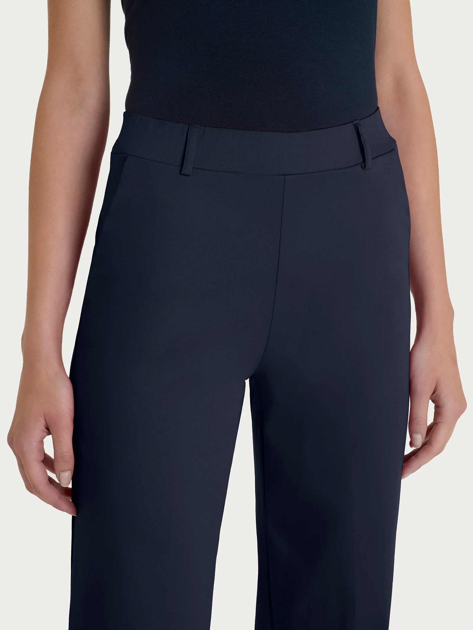 Pantalone dritto con tasche e risvolto in Satin Power - Bleu - Image 3