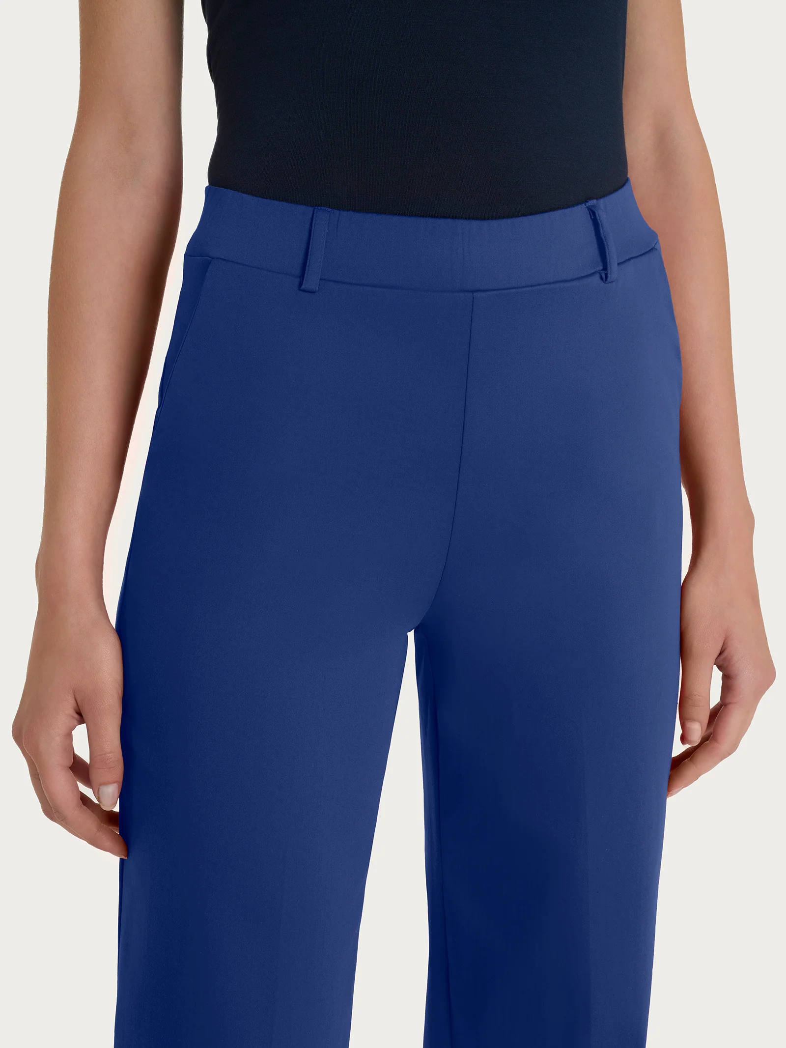 Pantalone dritto con tasche e risvolto in Satin Power - Blueberry - Image 3