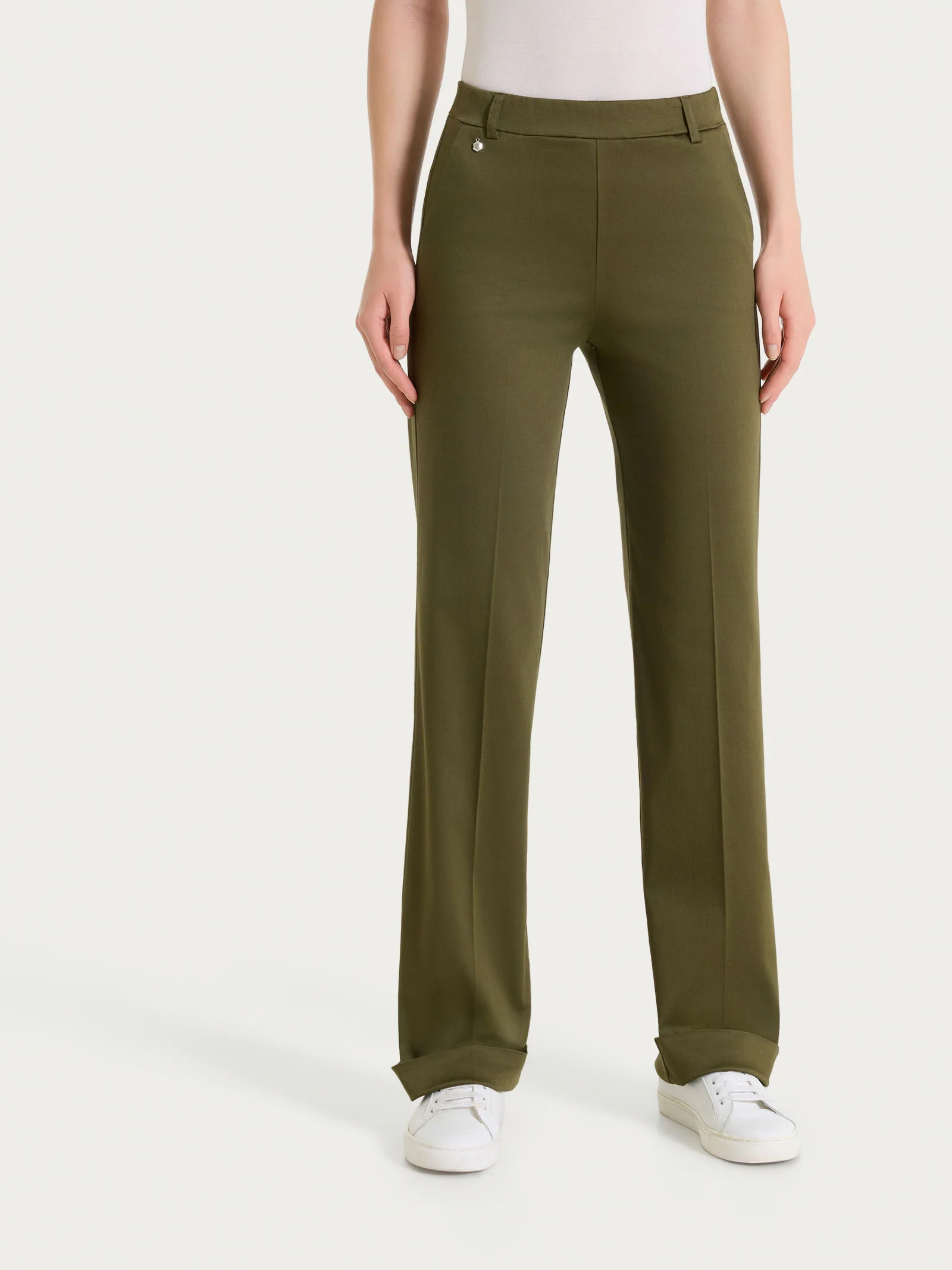 Pantalone dritto con tasche e risvolto in Satin Power - Dark Olive - Image 2