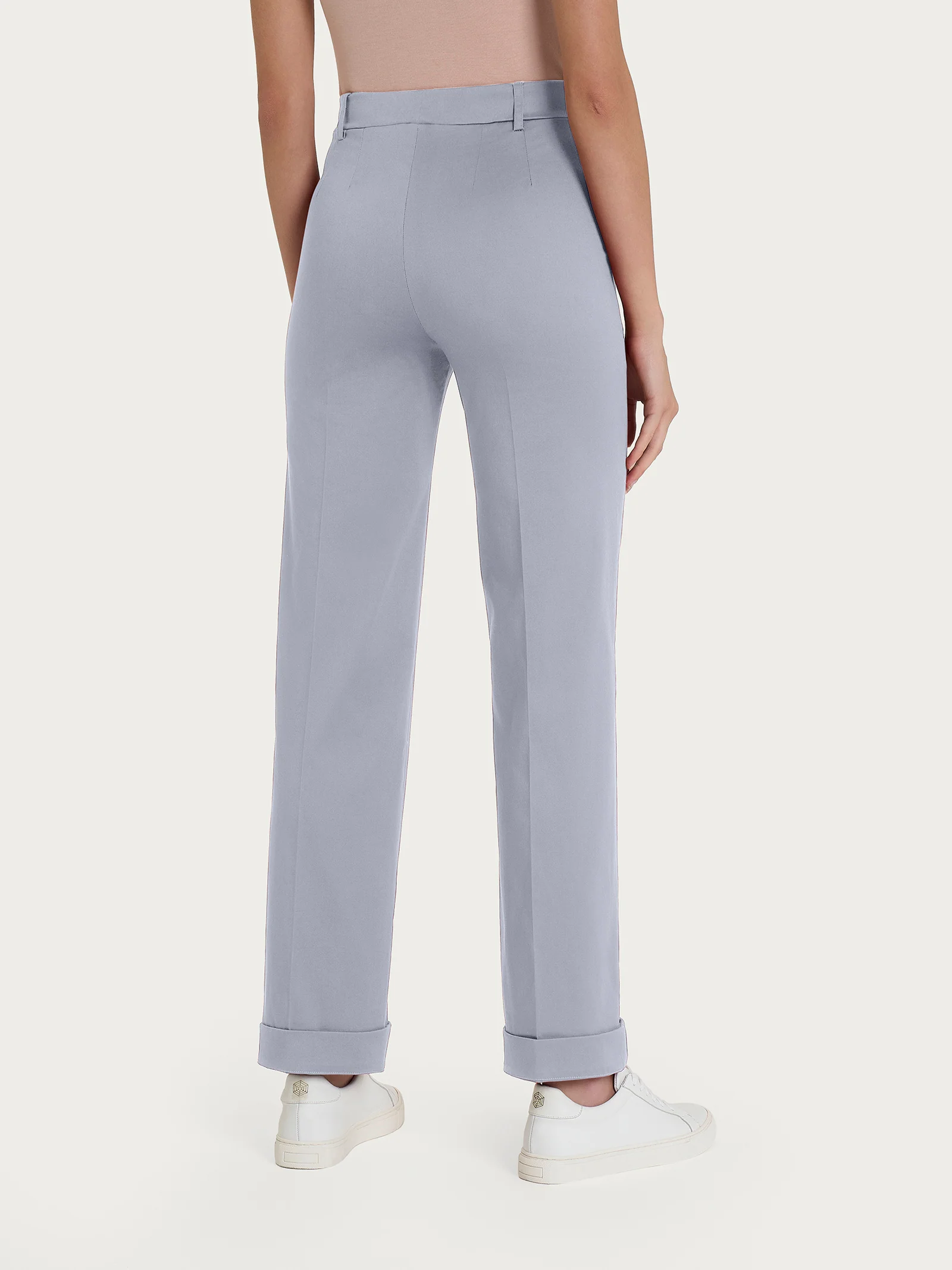 Pantalone dritto con tasche e risvolto in Satin Power - Ultimate Gray - Image 2