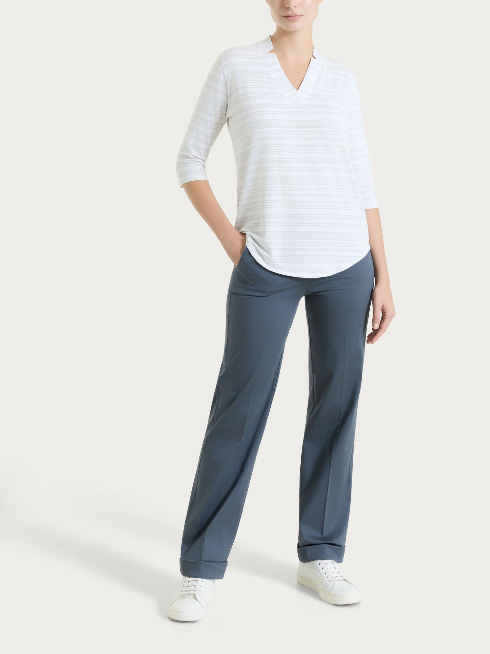 Pantalone dritto con tasche e risvolto in Satin Power - Turbulence - Image 7