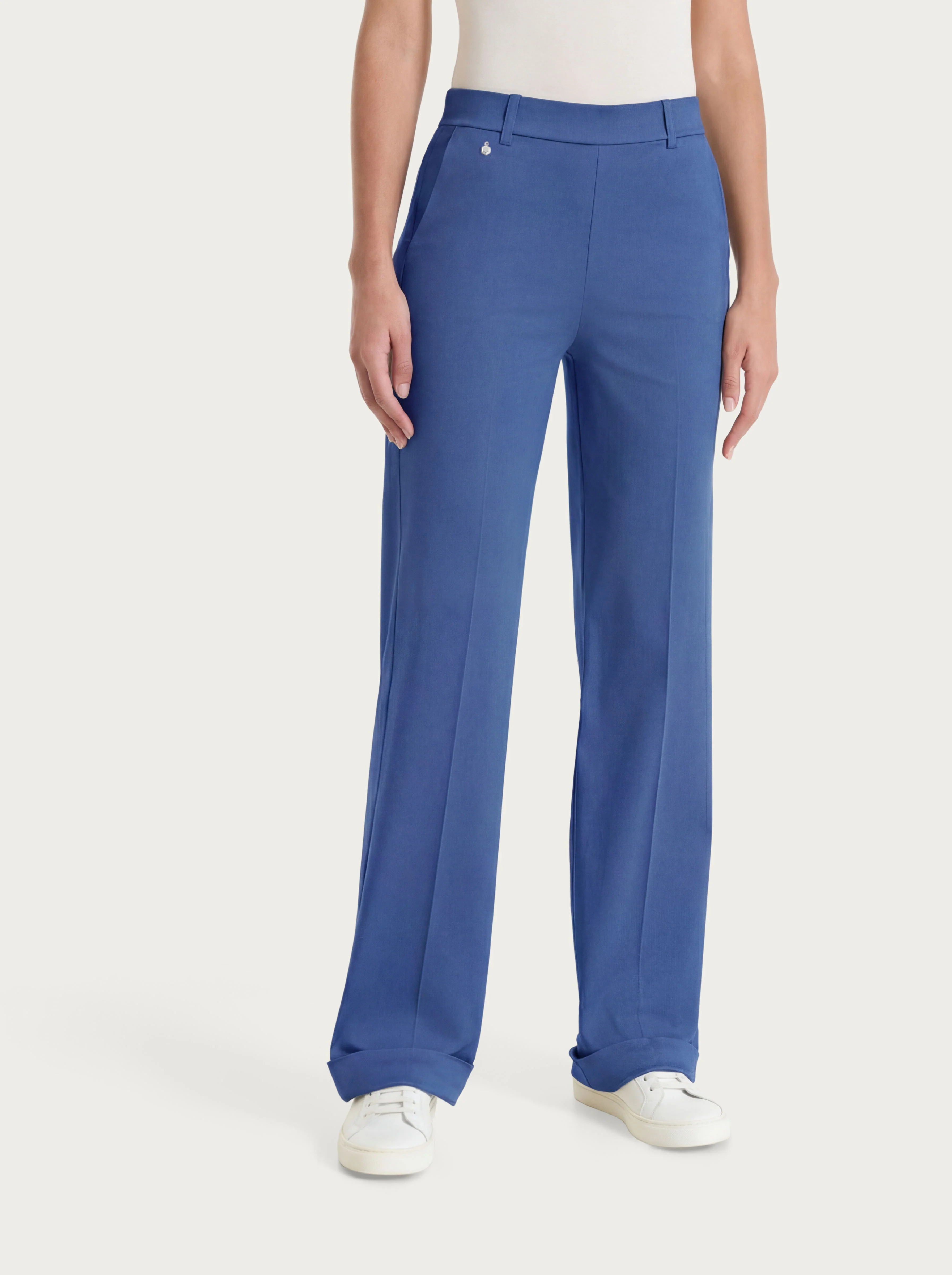 Pantalone dritto con tasche e risvolto in Satin Power - Oceana - Image 2