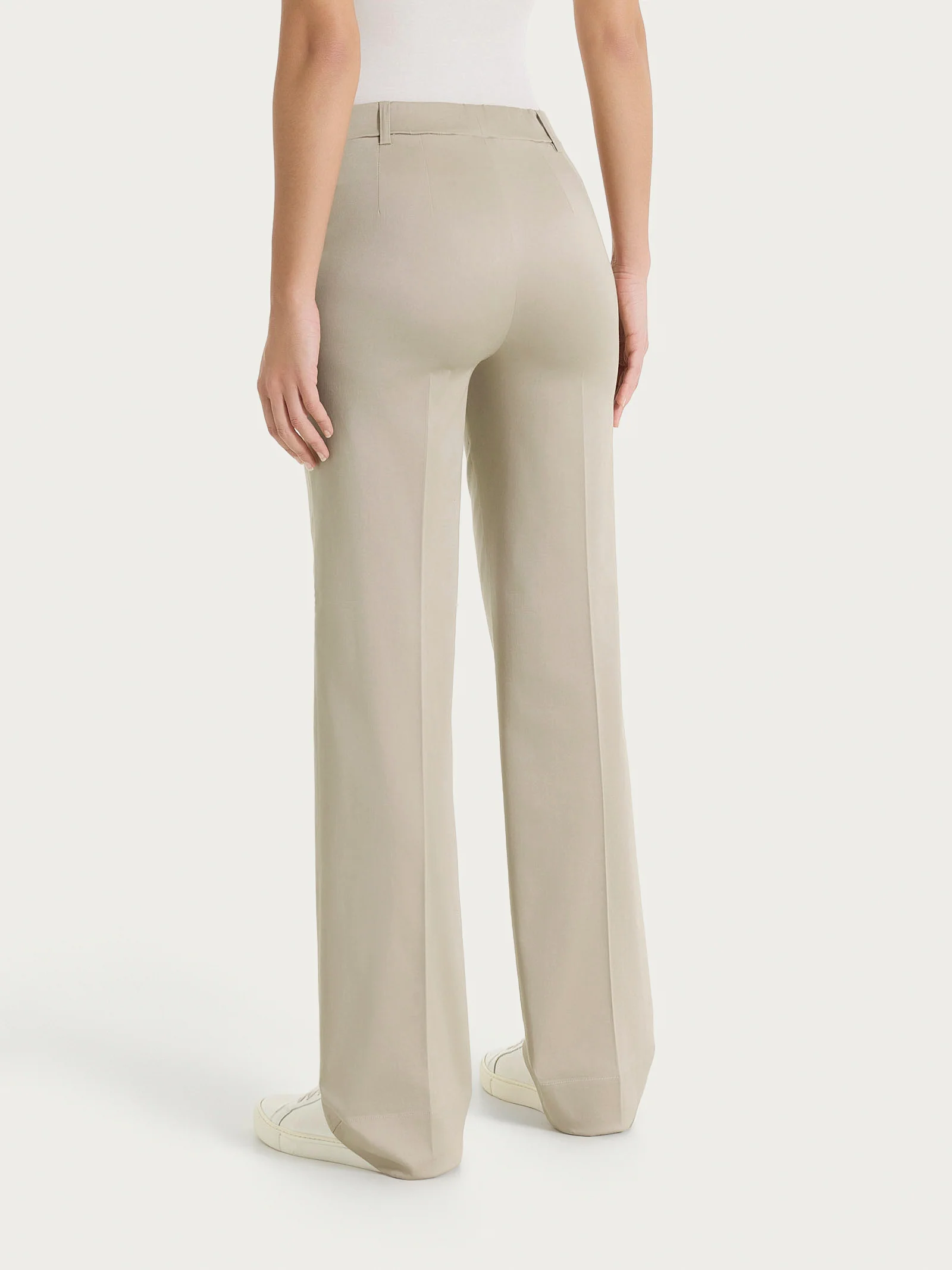Pantalone dritto con tasche e risvolto in Satin Power - Crockery - Image 3