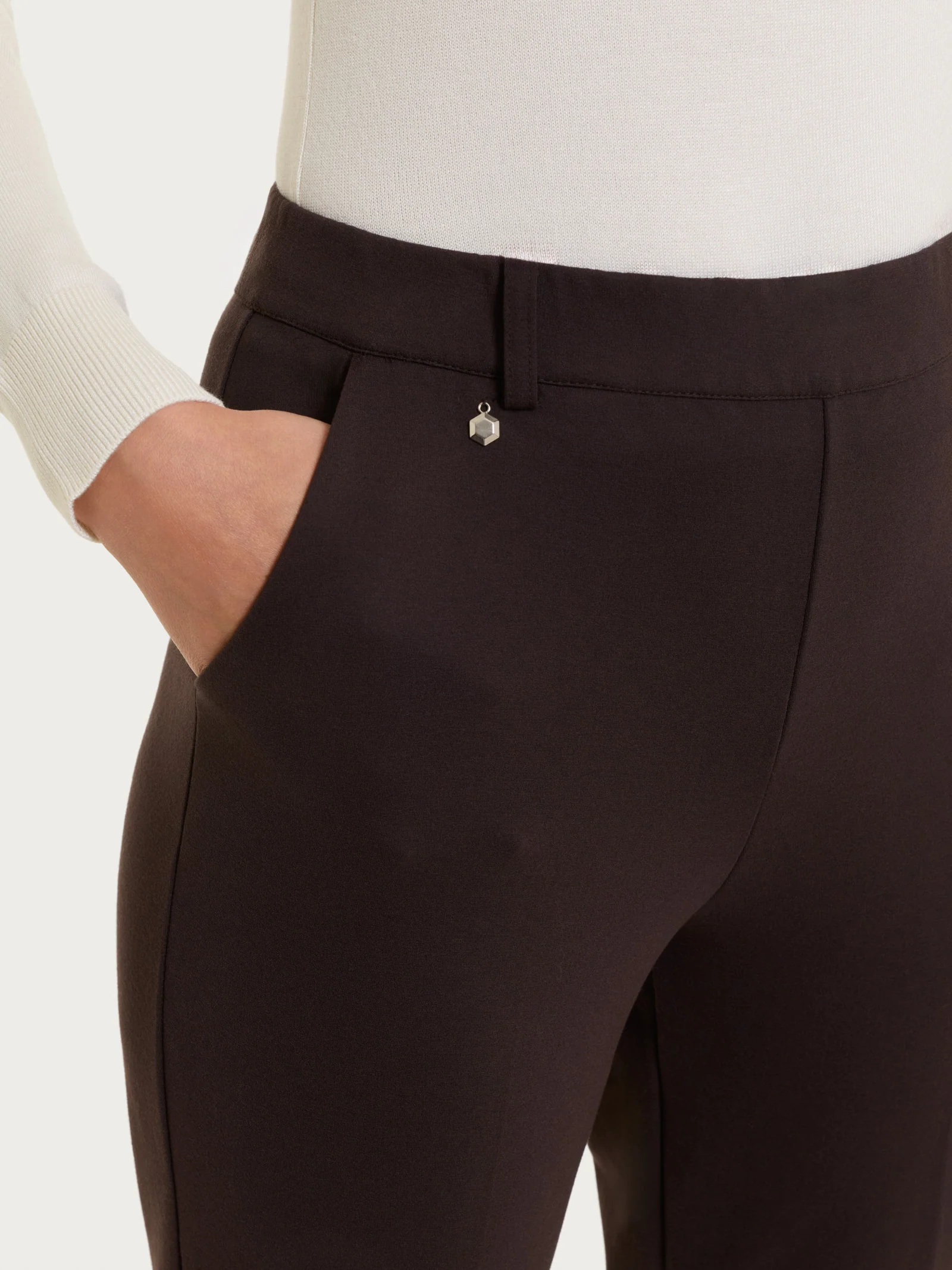 Pantalone dritto con tasche in Cashmere Compact - Chocolate Torte - Image 7