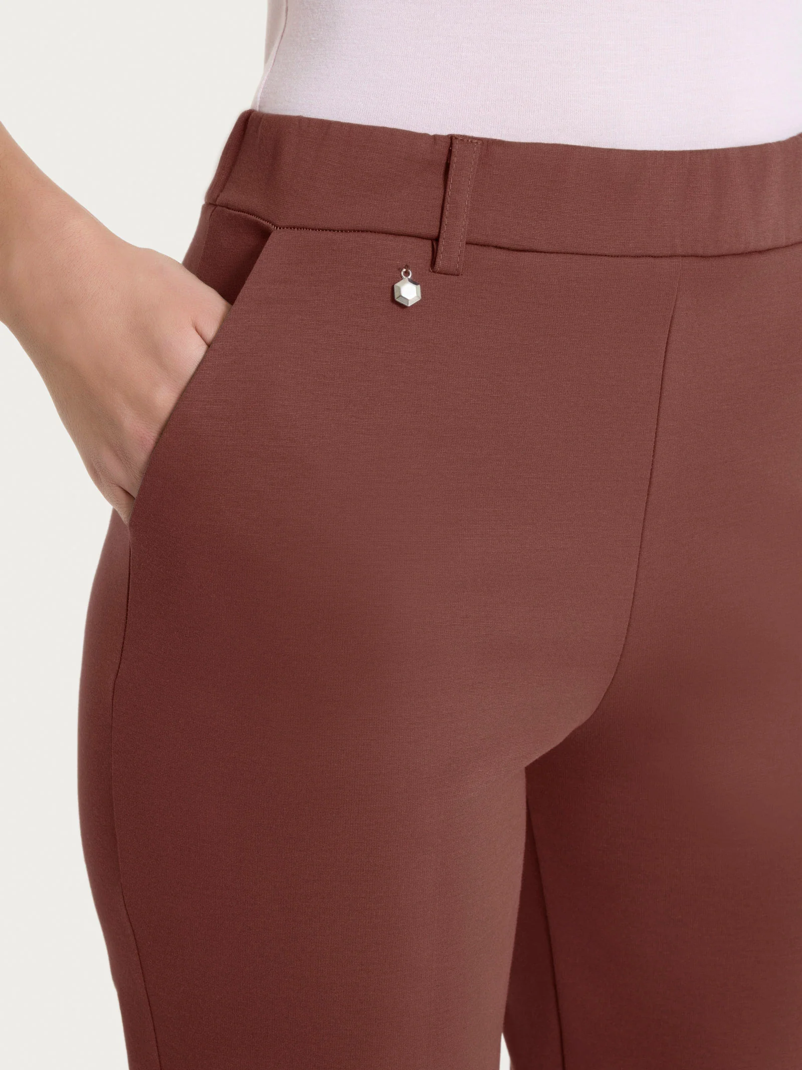 Pantalone dritto con tasche in Compact Light - Cappuccino - Image 3