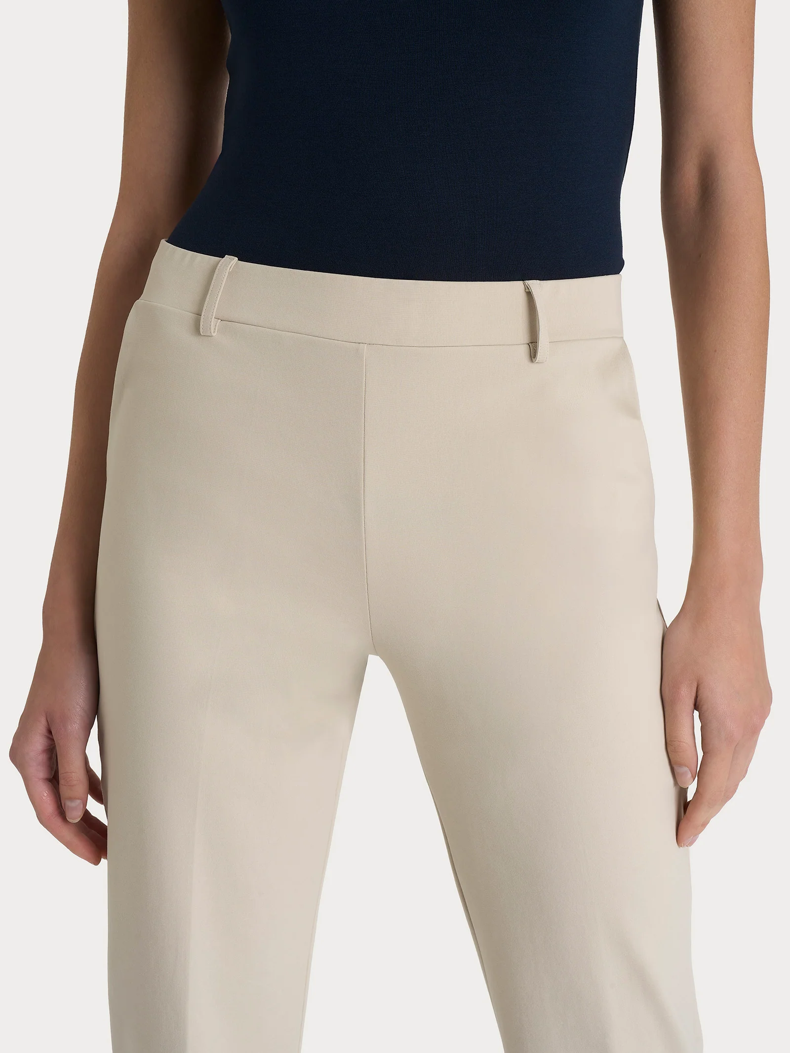 Pantalone dritto con tasche in Compact Light - Champignon - Image 3