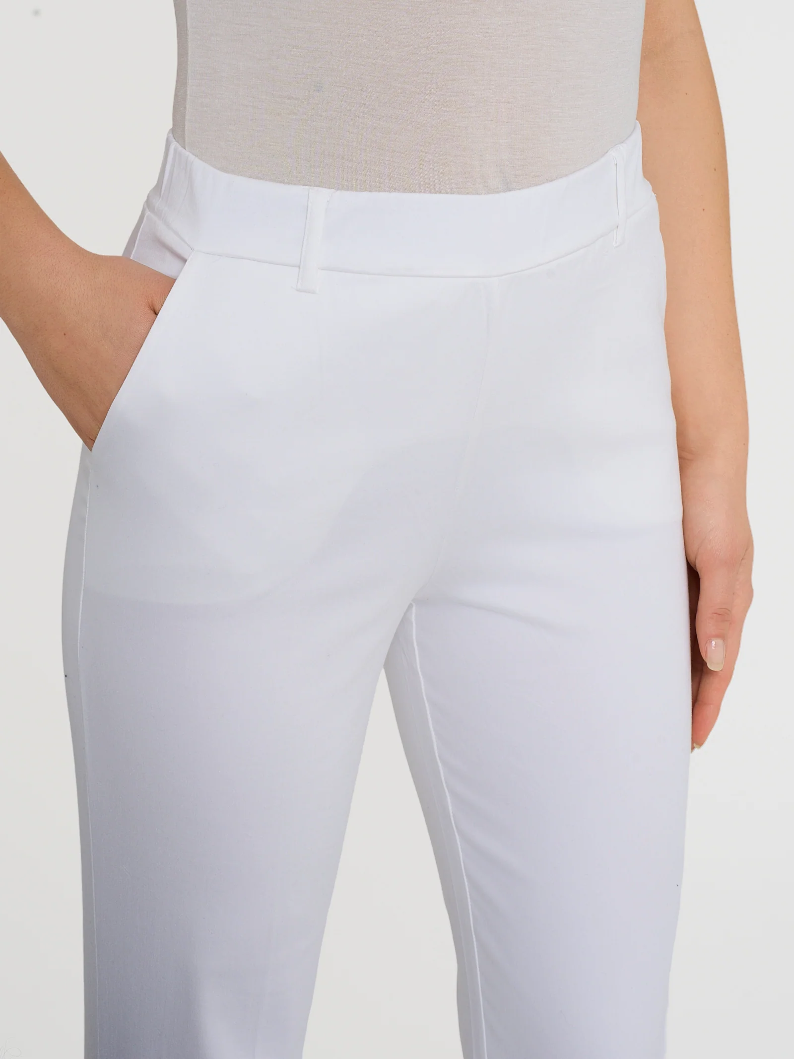 Pantalone dritto con tasche in Satin Power - Bianco - Image 3