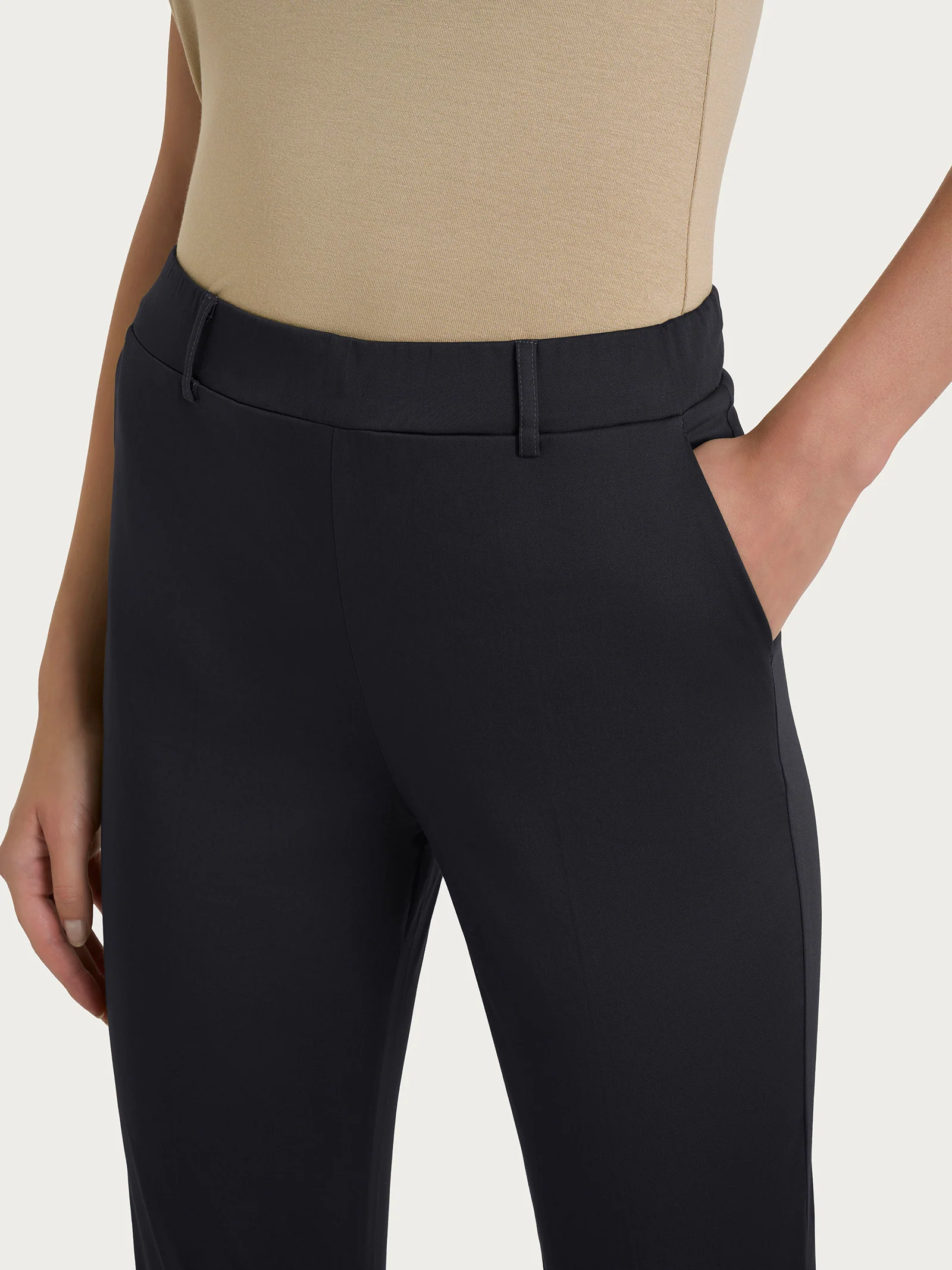 Pantalone dritto con tasche in Satin Power - Nero - Image 3