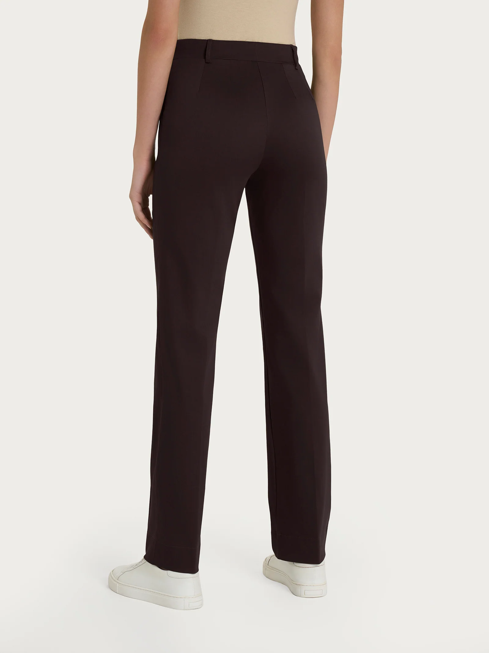 Pantalone dritto con tasche in Satin Power - Chocolate Torte - Image 2
