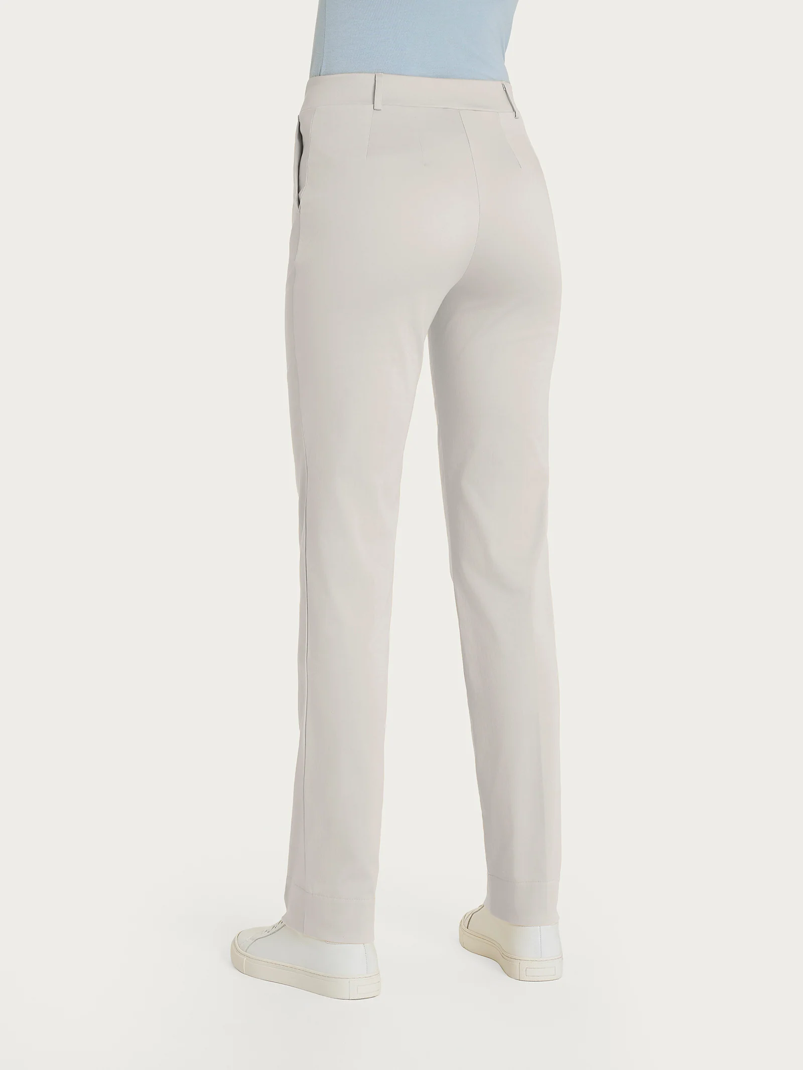 Pantalone dritto con tasche in Satin Power - Dawn Blue - Image 2
