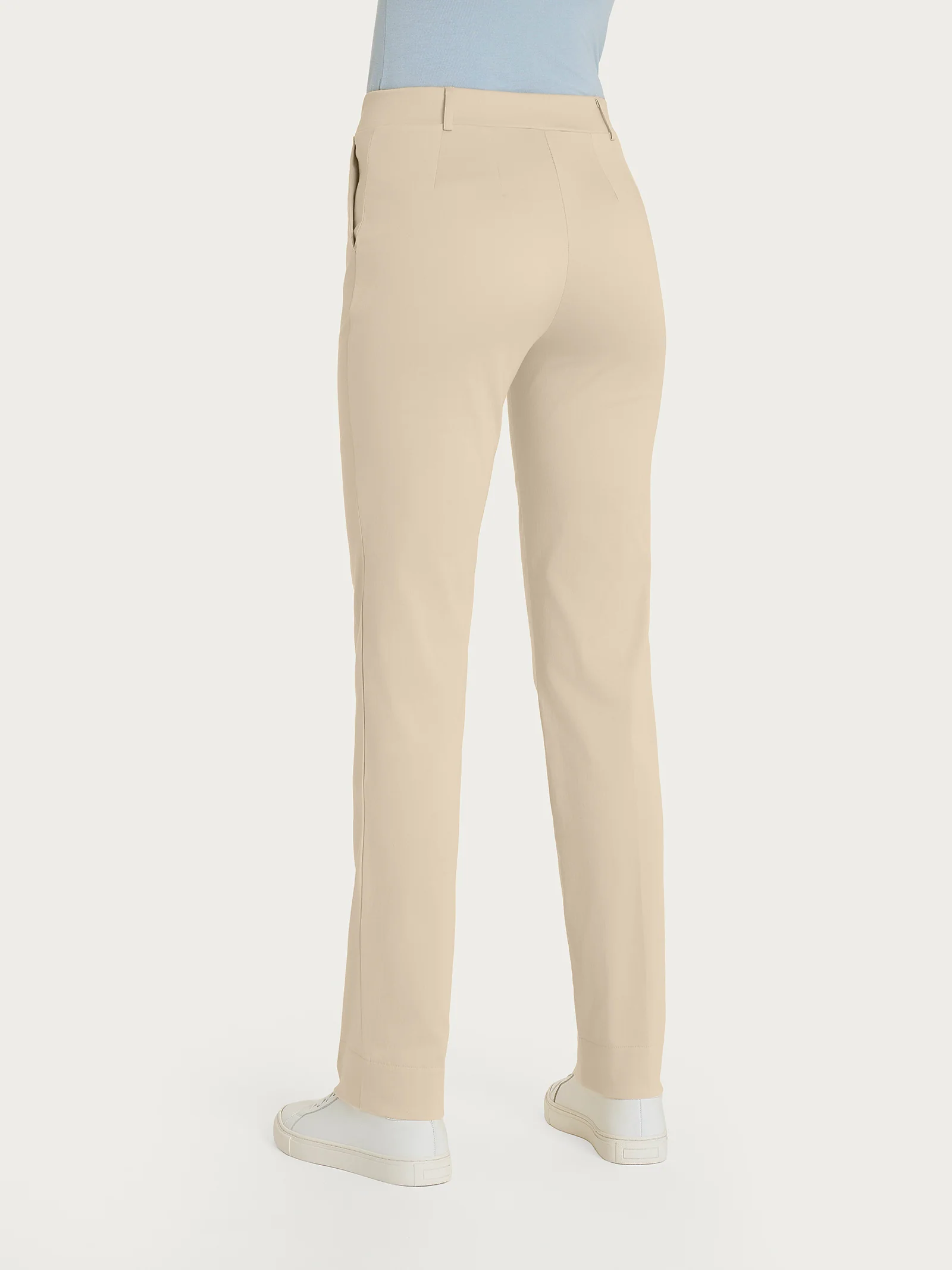 Pantalone dritto con tasche in Satin Power - Wood Ash - Image 2
