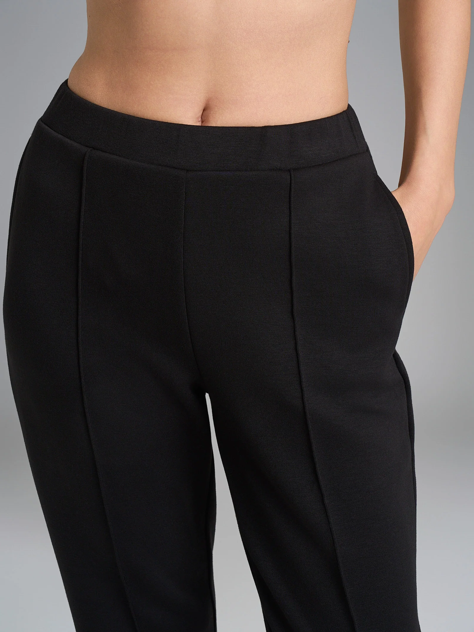 Pantalone dritto con tasche in Scuba - Nero - Image 3