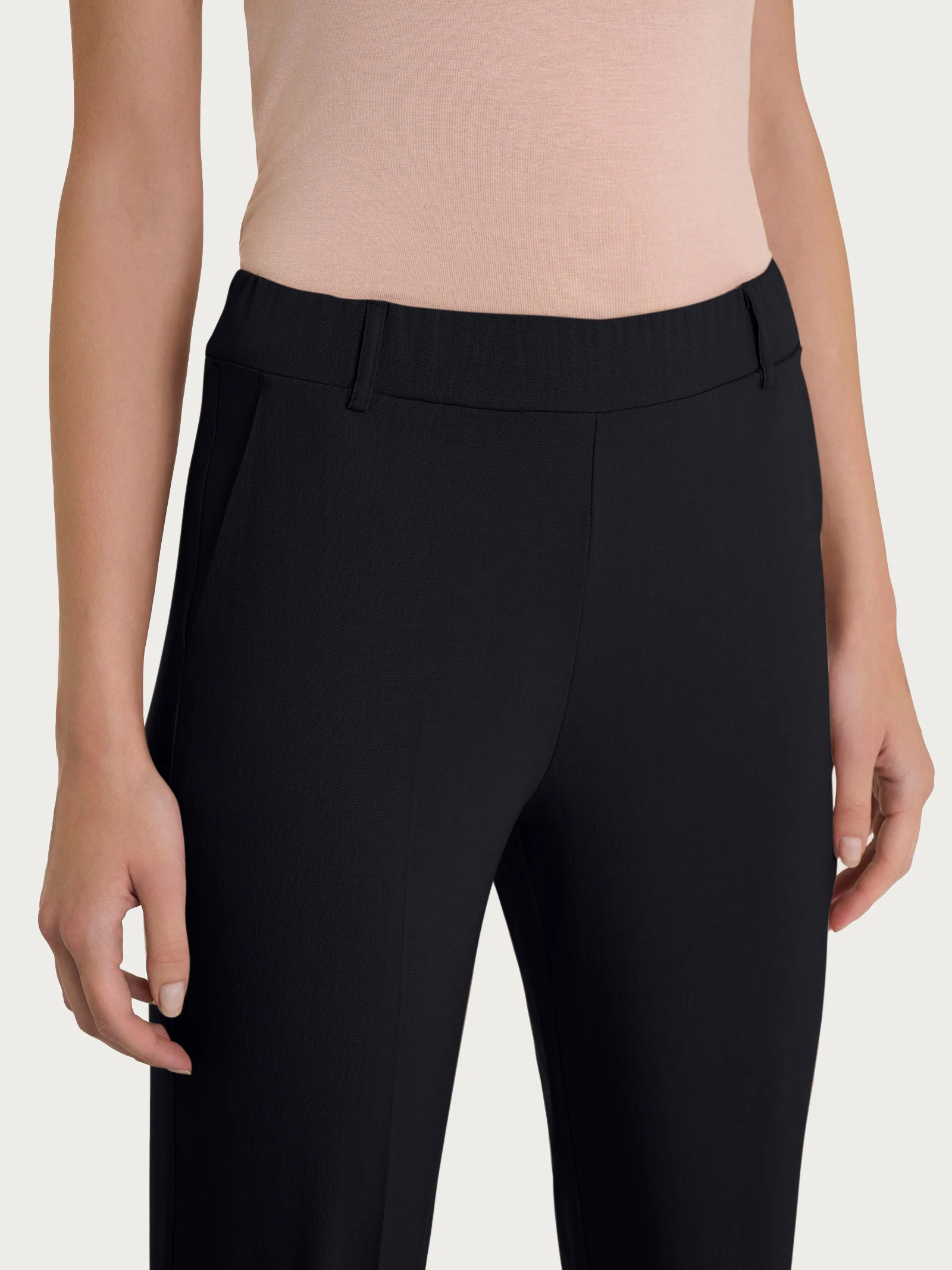 Pantalone dritto con tasche in Super Natural - Nero - Image 3