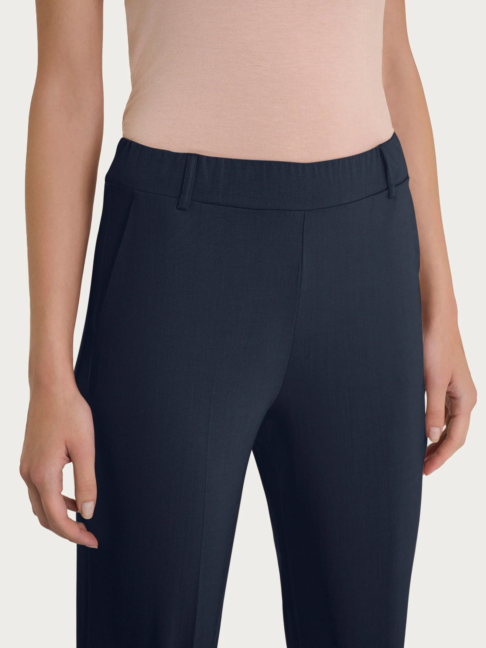 Pantalone dritto con tasche in Super Natural - Bleu - Image 4