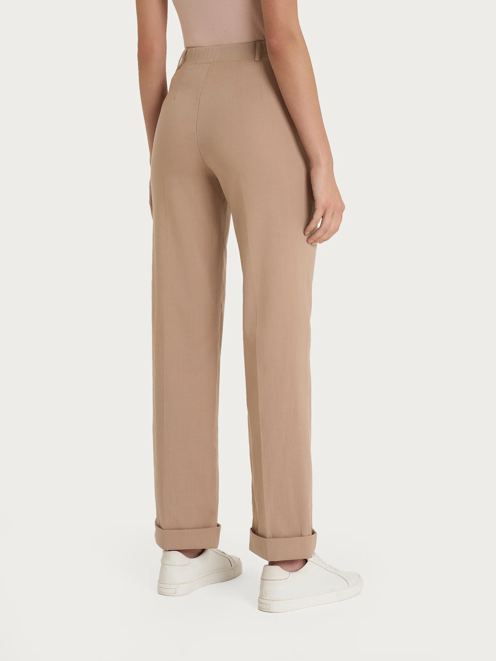 Pantalone dritto con tasche in Super Natural - Warm Taupe - Image 4