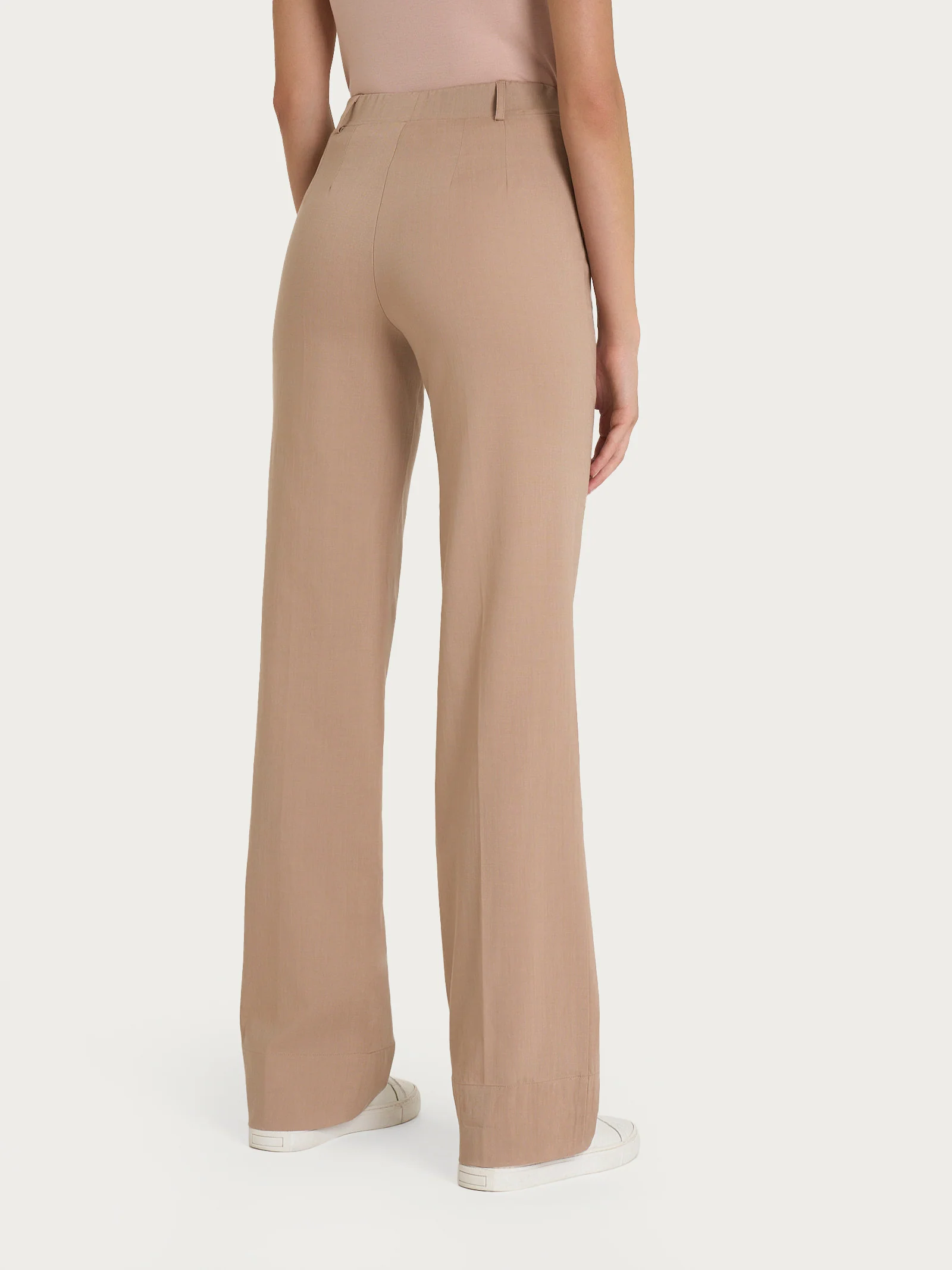 Pantalone dritto con tasche in Super Natural - Warm Taupe - Image 5
