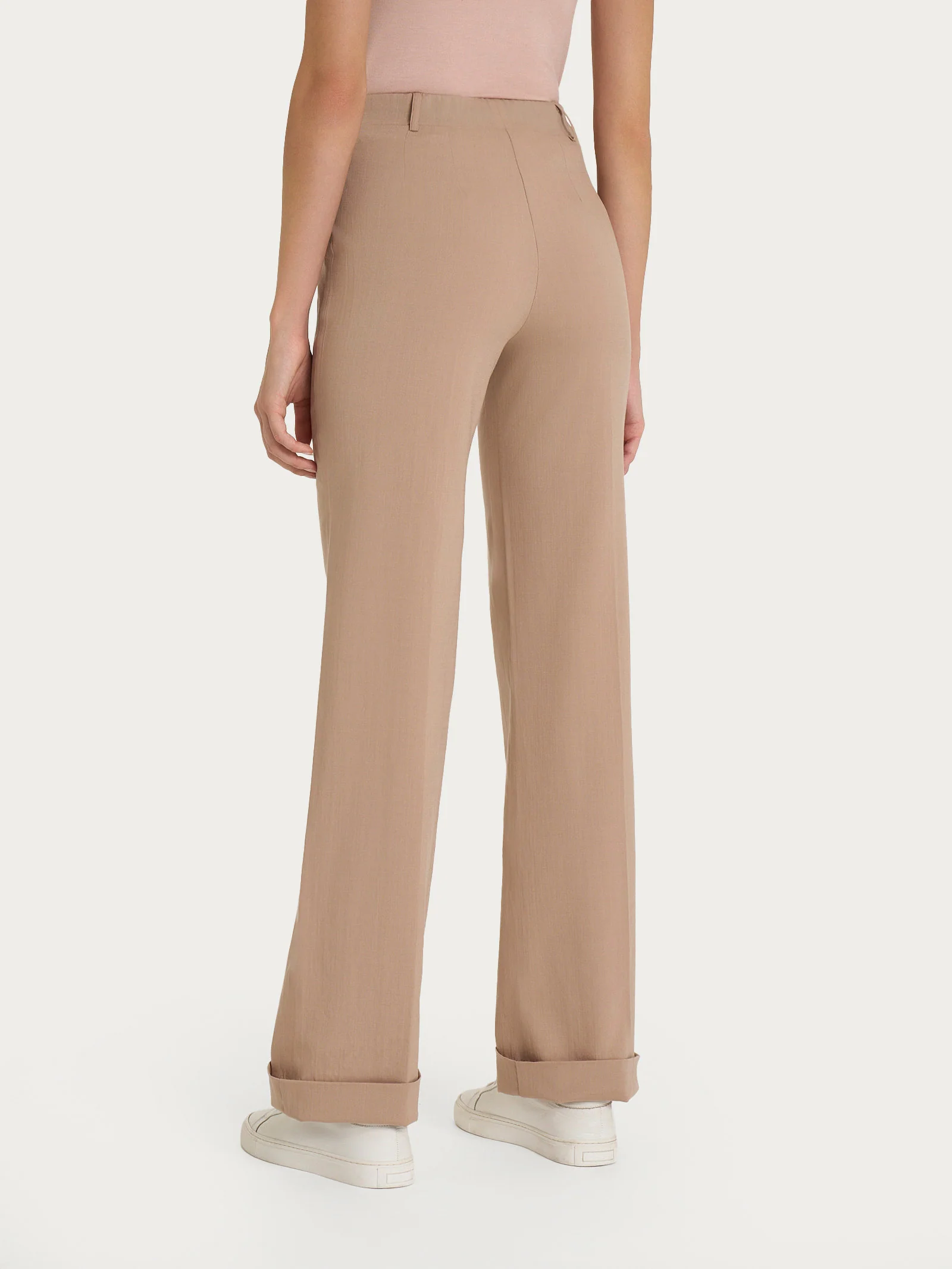 Pantalone dritto con tasche in Super Natural - Warm Taupe - Image 6