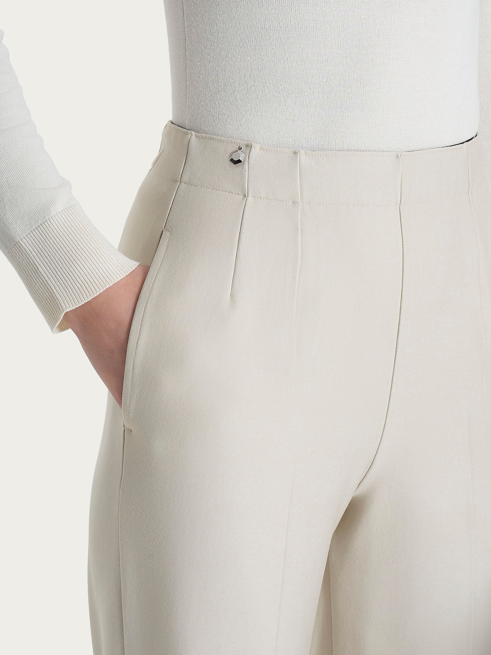 Pantalone dritto con tasche in tessuto Compact - Champignon - Image 5