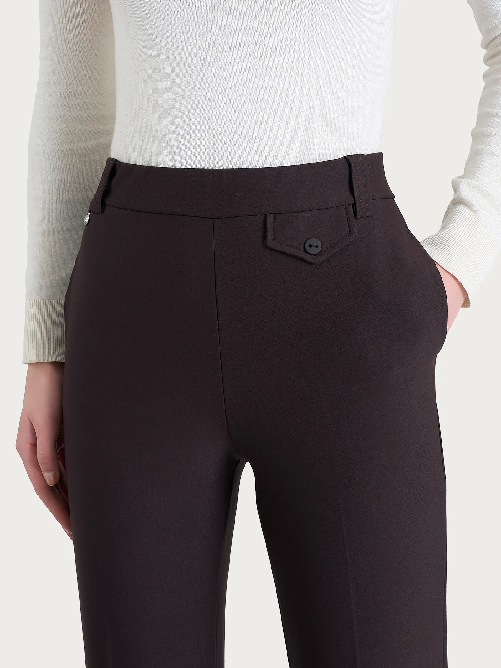 Pantalone dritto con taschino in Compact - Chocolate Torte - Image 3